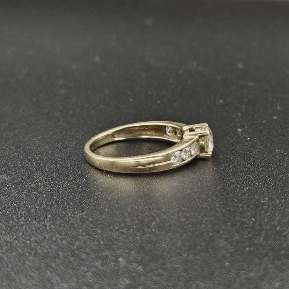 9ct Gold cubic zirconia Ring