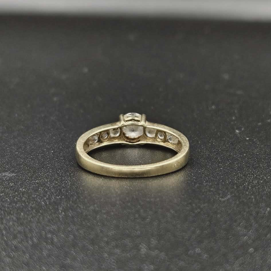 9ct Gold cubic zirconia Ring