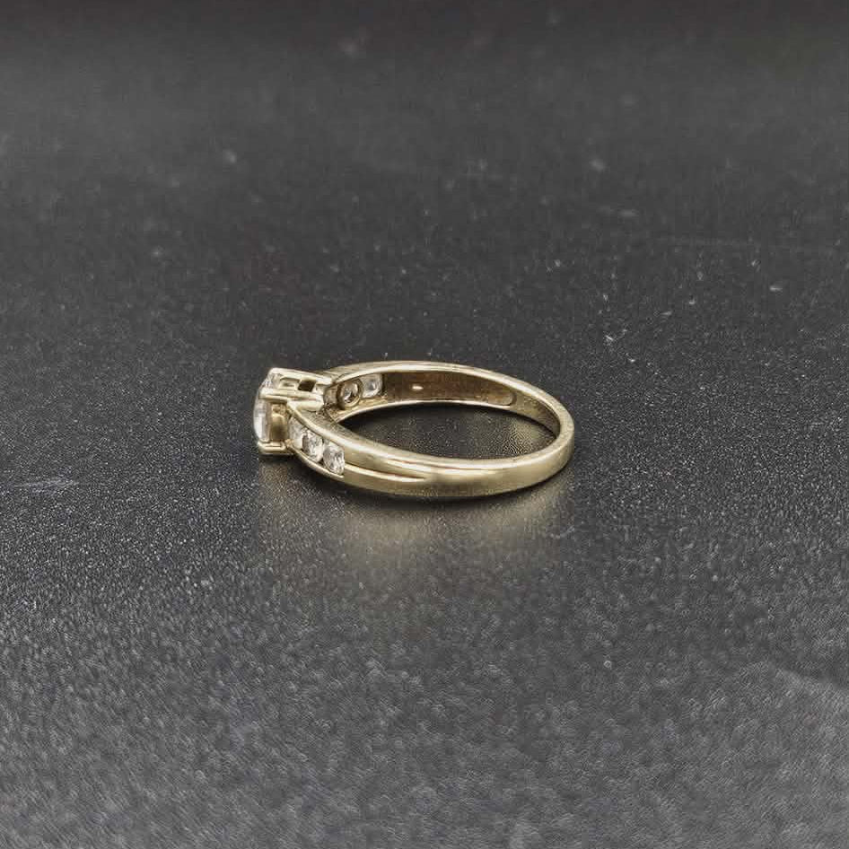 9ct Gold cubic zirconia Ring