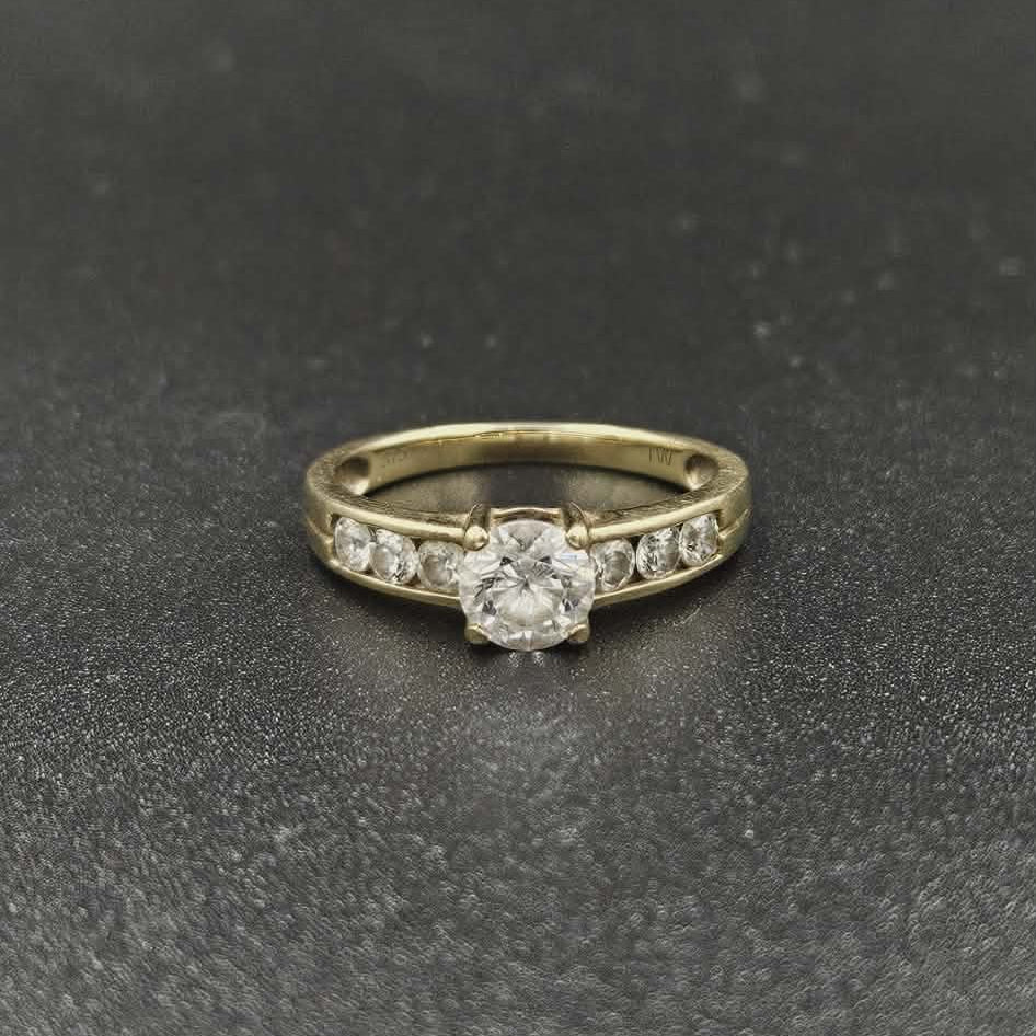 9ct Gold cubic zirconia Ring