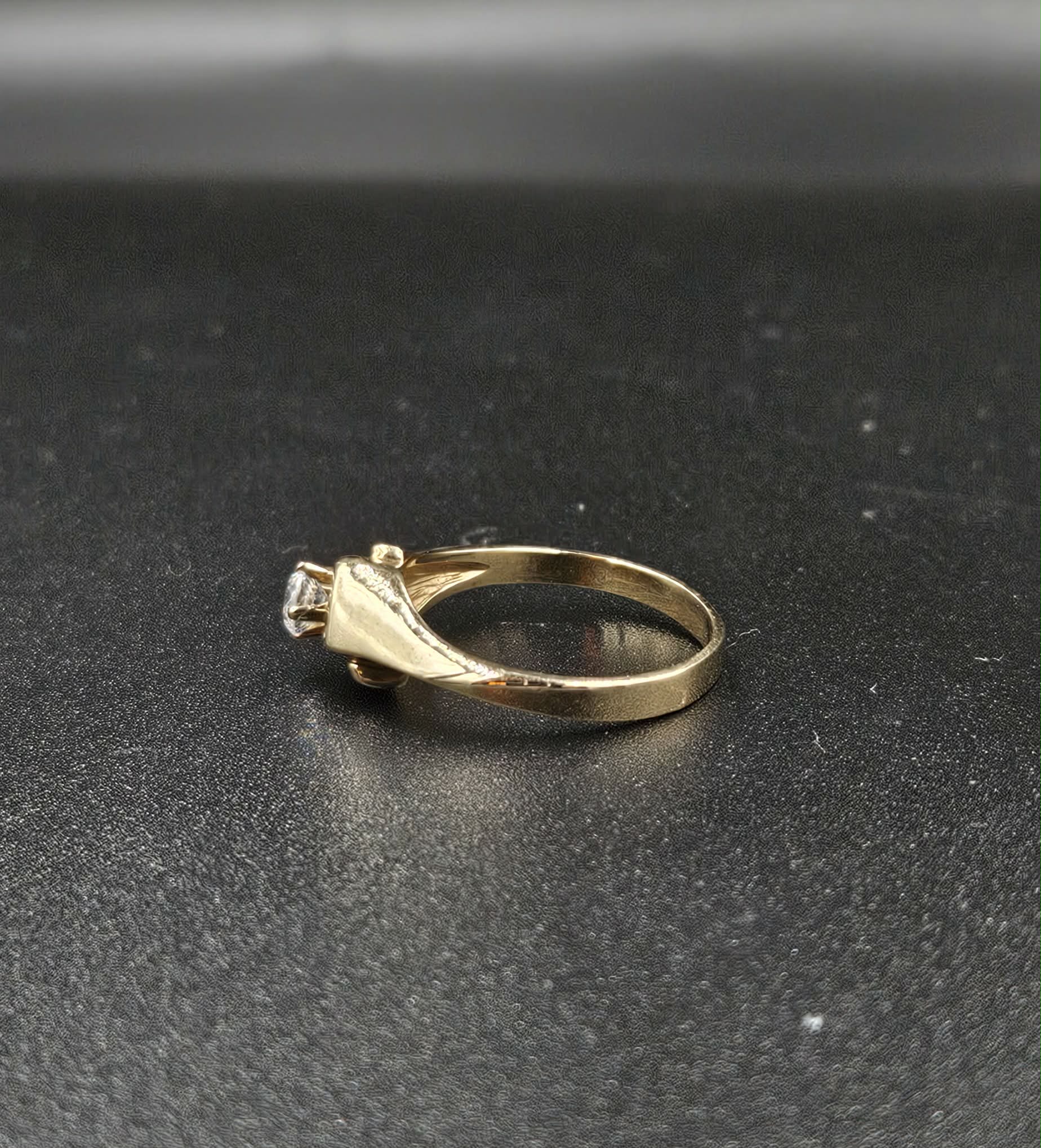 9ct Yellow Gold Cubic Zirconia Ring