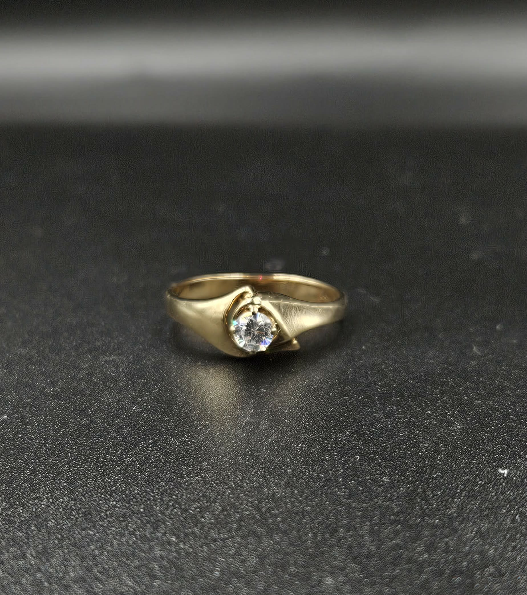 9ct Yellow Gold Cubic Zirconia Ring