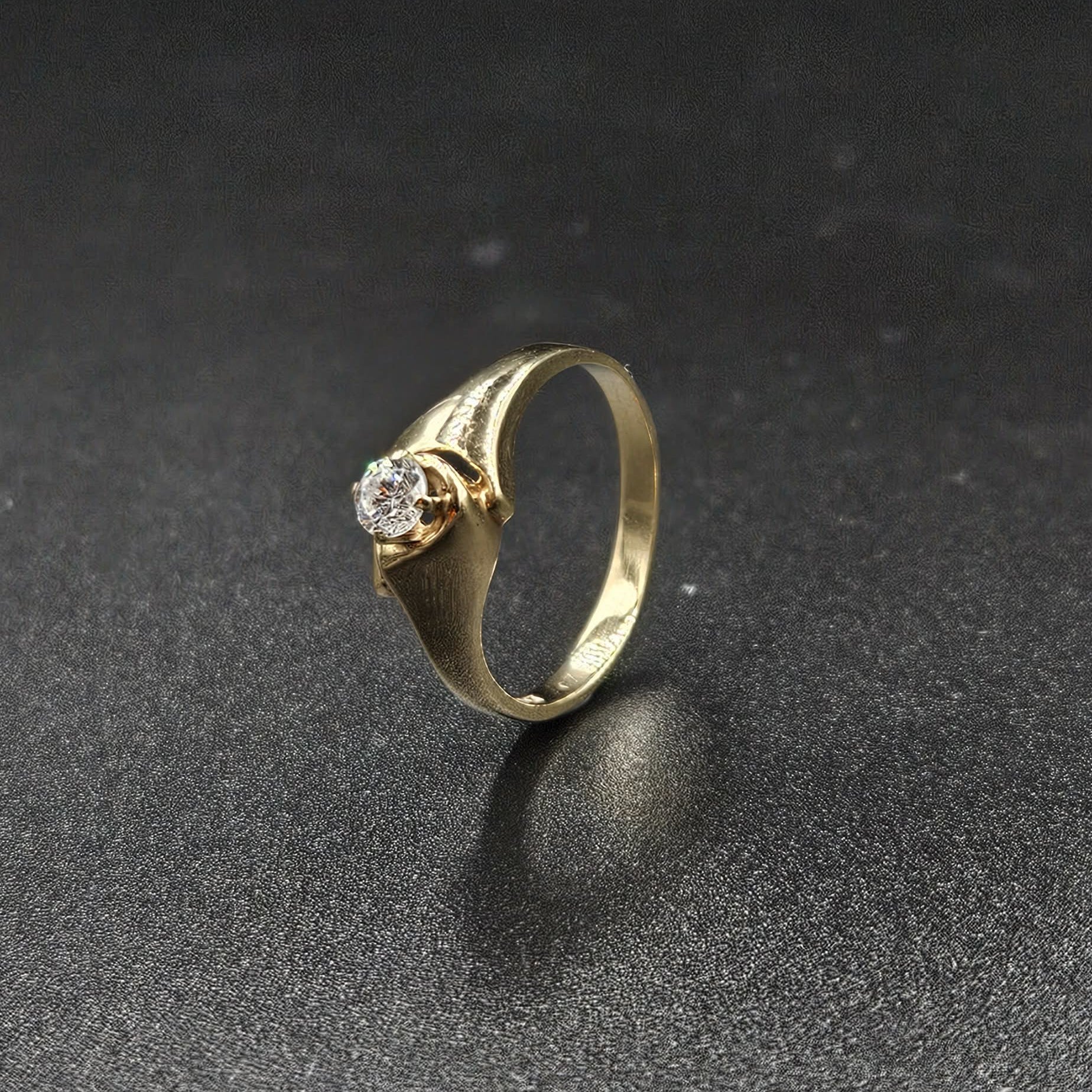 9ct Yellow Gold Cubic Zirconia Ring