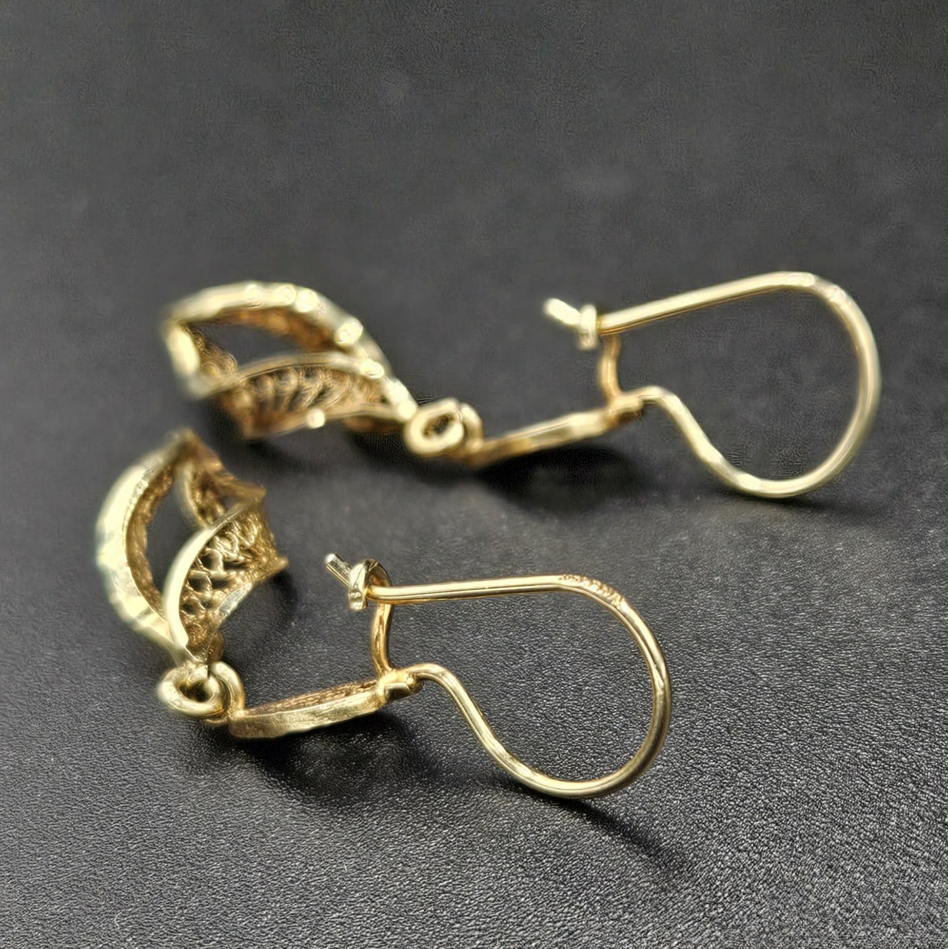 9ct Yellow Gold Dangle earrings
