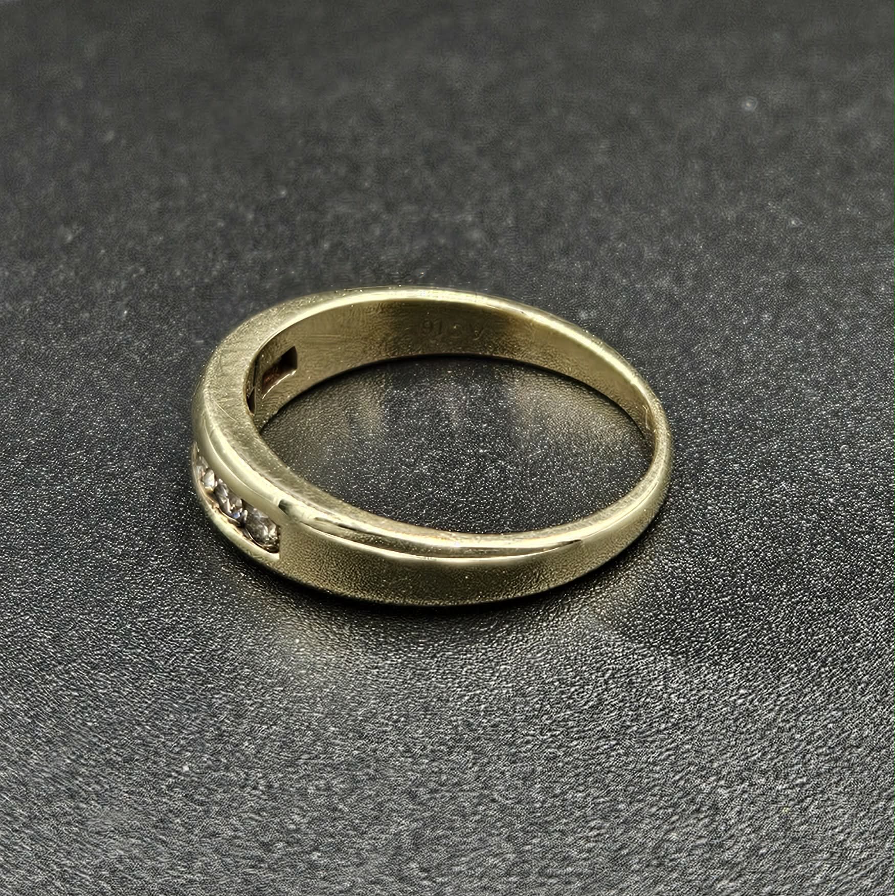 9ct Yellow Gold Diamond Size P Ring