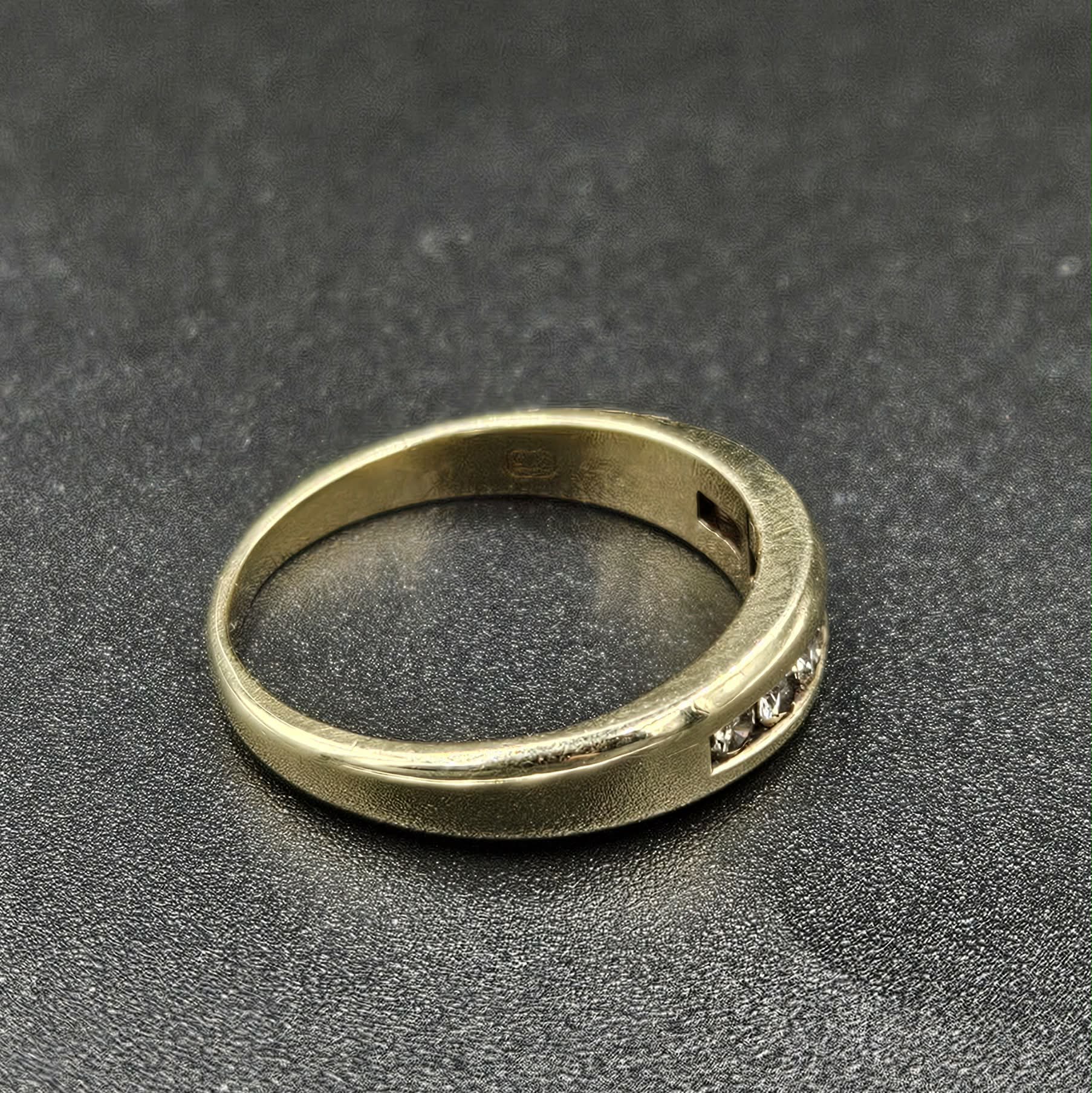 9ct Yellow Gold Diamond Size P Ring