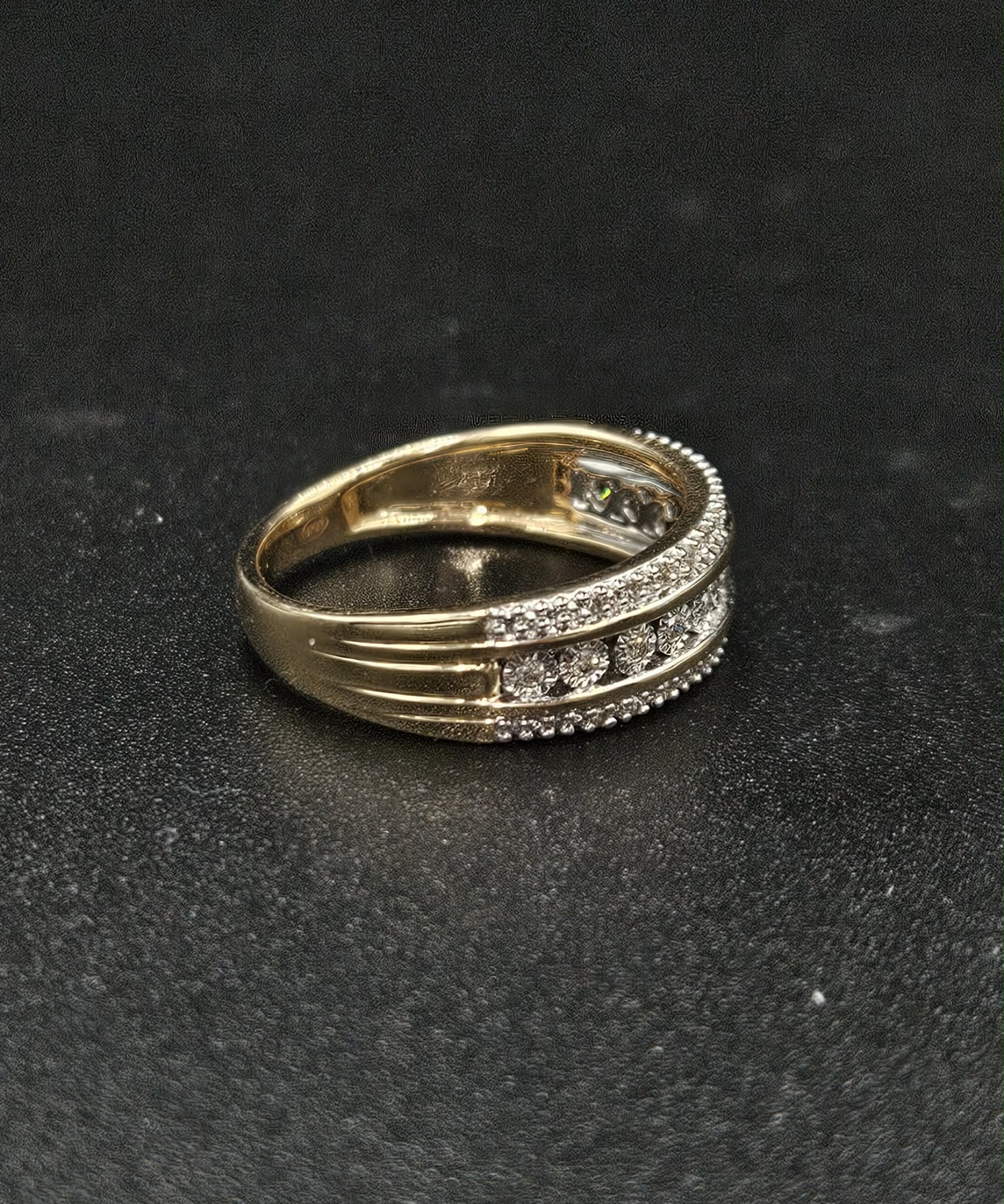 9ct Yellow Gold Diamond Ring