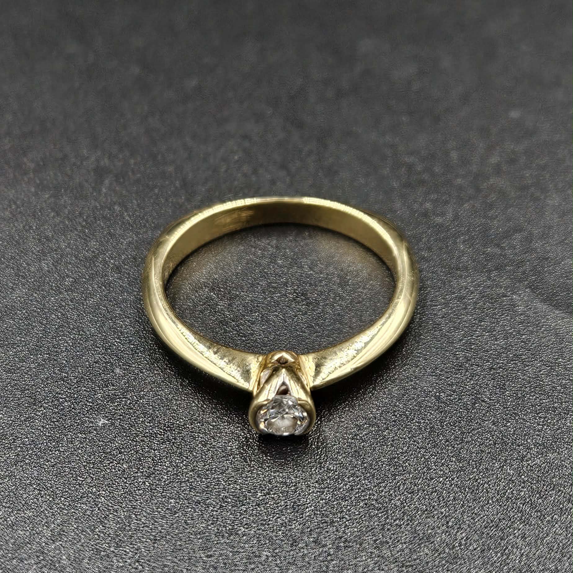 18ct Yellow Gold Diamond Band Ring