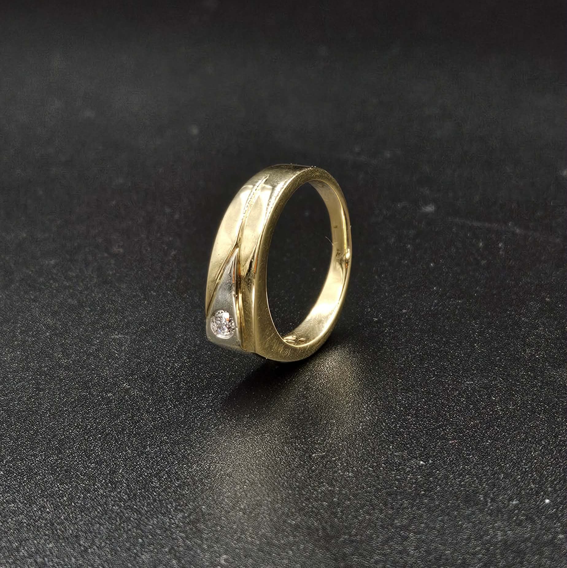 9ct Yellow Gold Diamond Ring