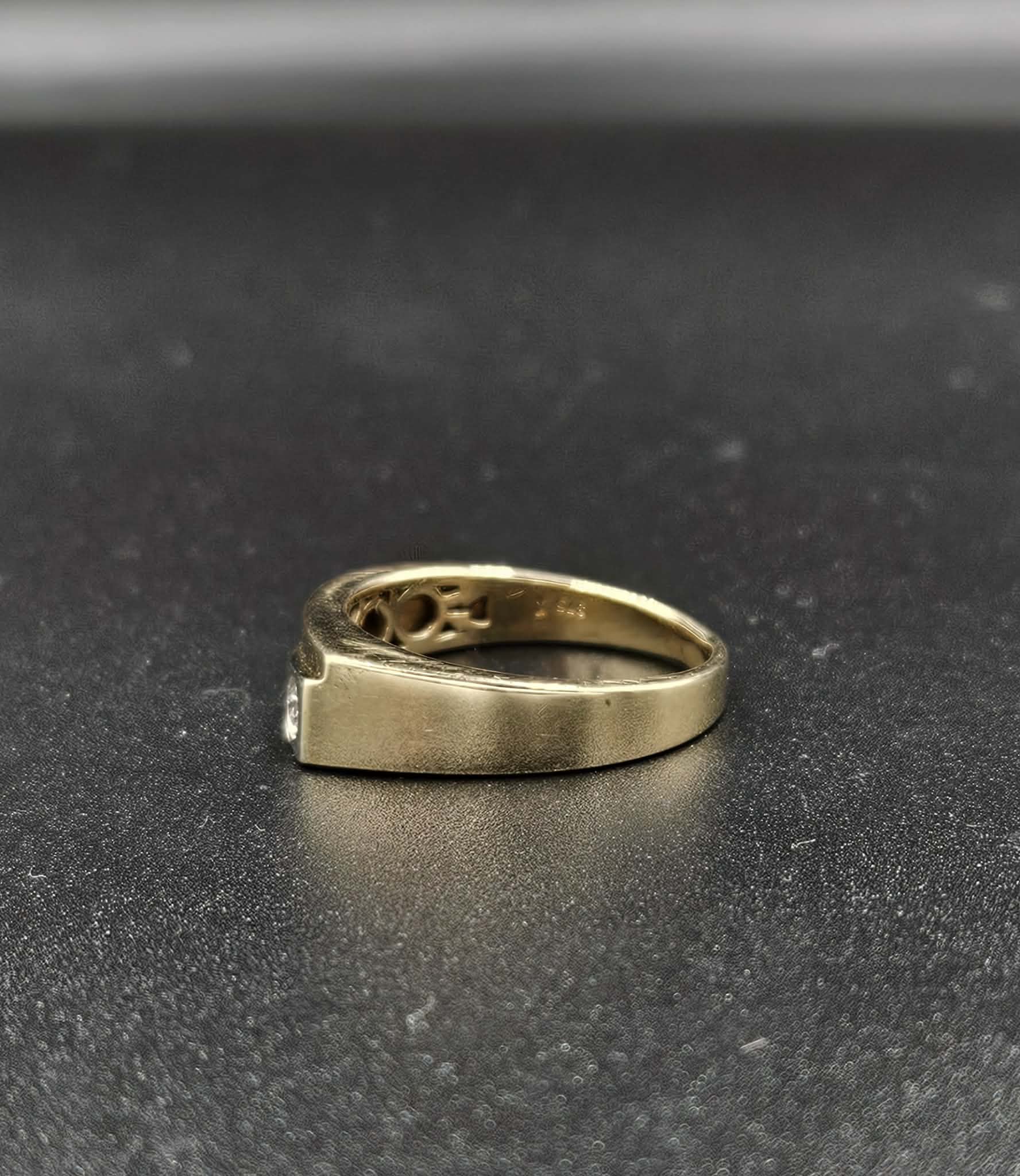 9ct Yellow Gold Diamond Ring