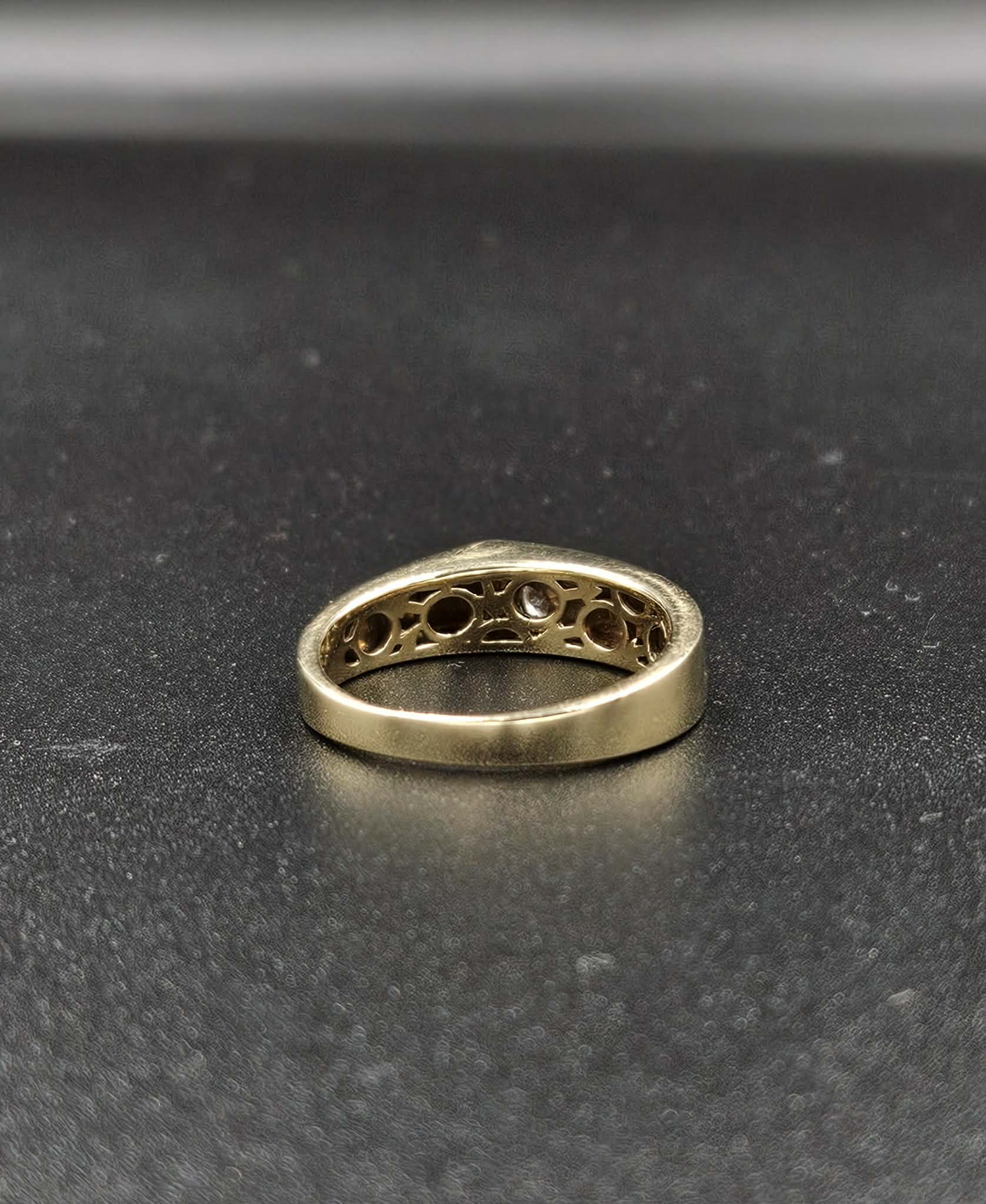 9ct Yellow Gold Diamond Ring