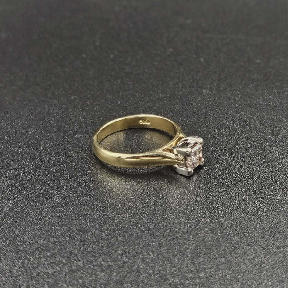 18ct Yellow Gold Diamond Ring
