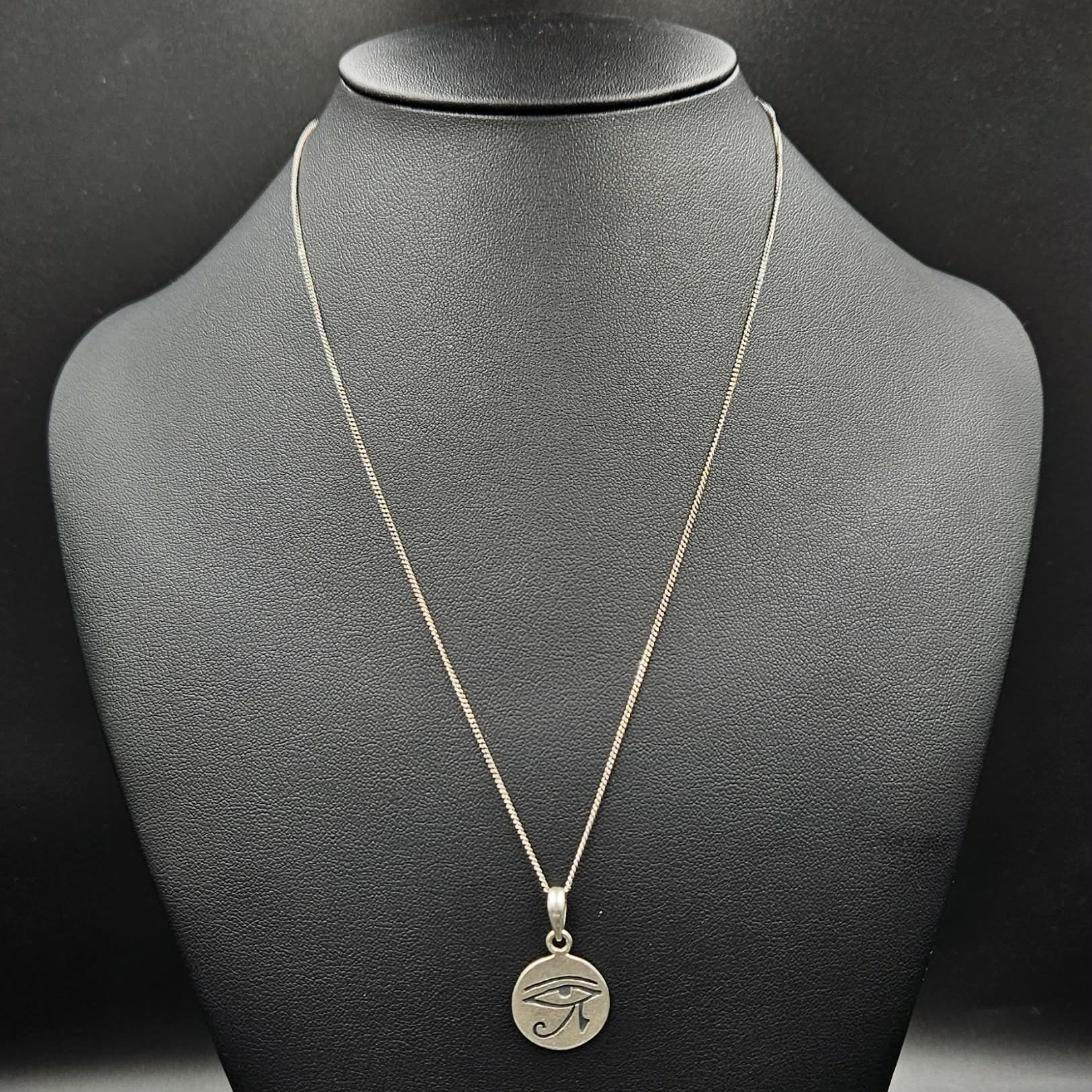 Silver Chain & Silver Eye Of Horus