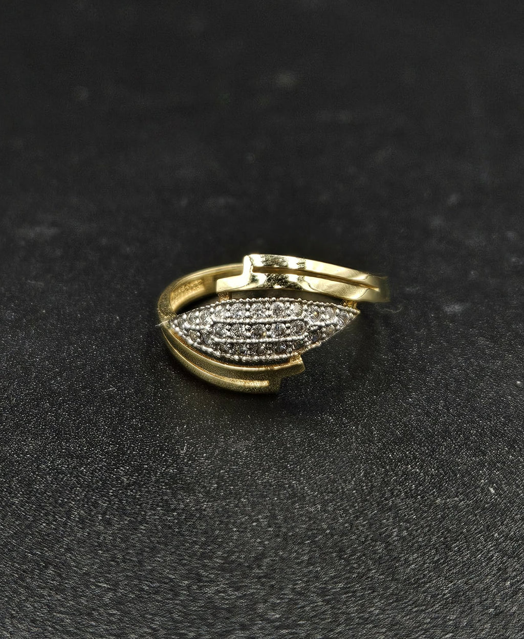 9ct Yellow Gold Diamond Eye Style Ring