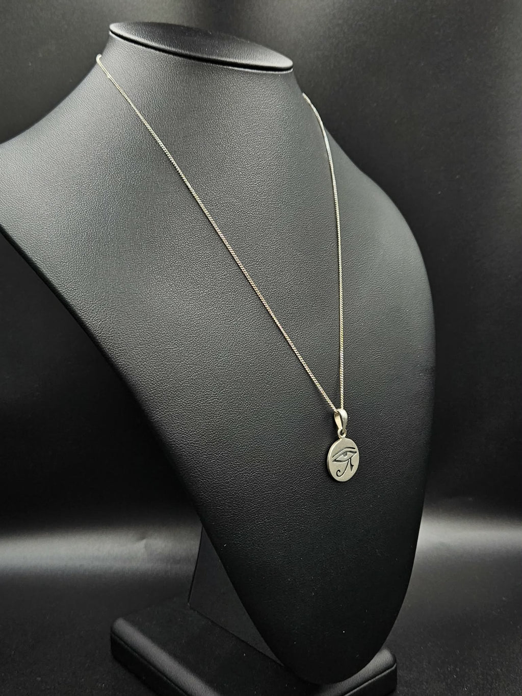 Silver Chain & Silver Eye Of Horus