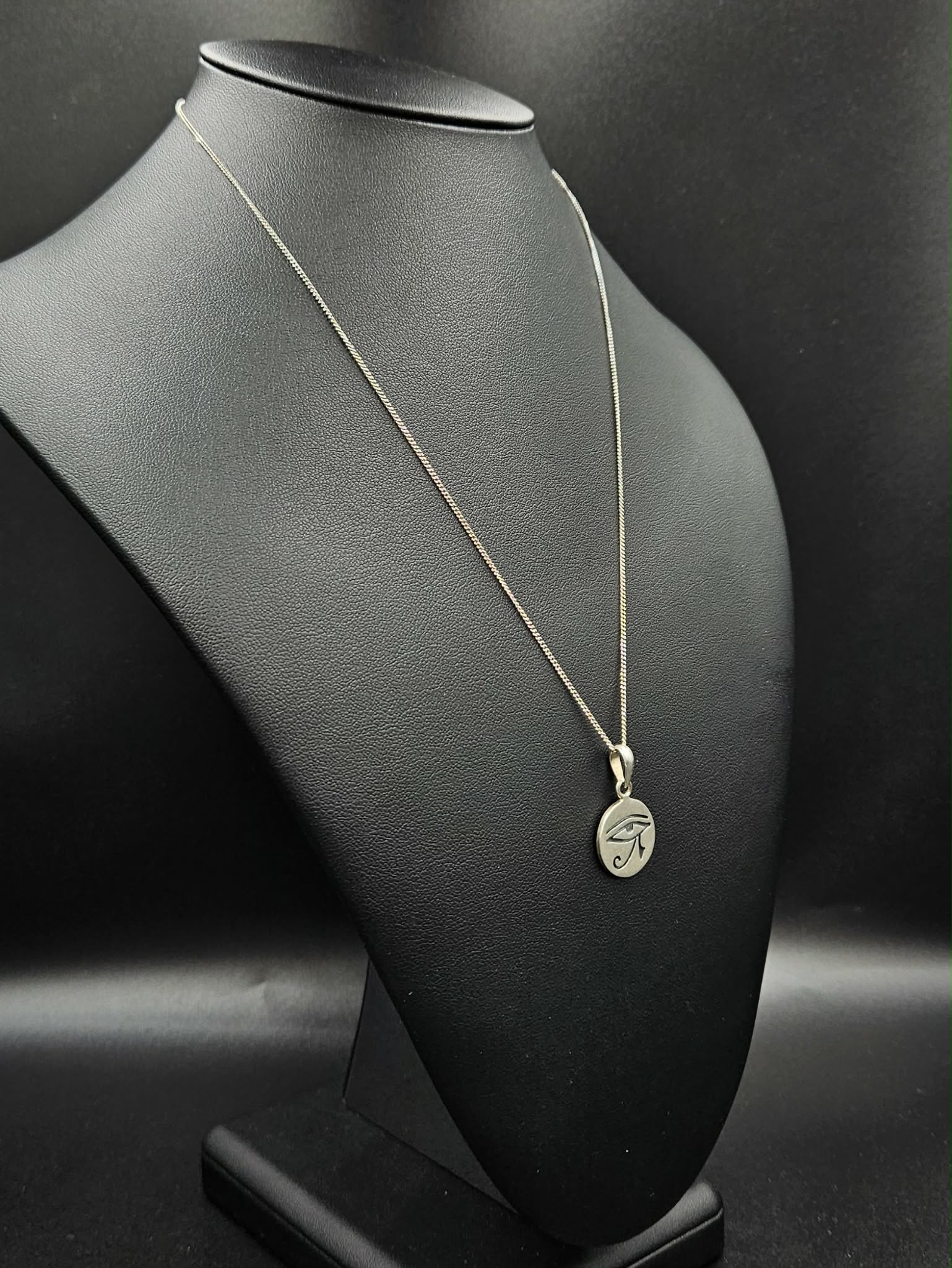 Silver Chain & Silver Eye Of Horus