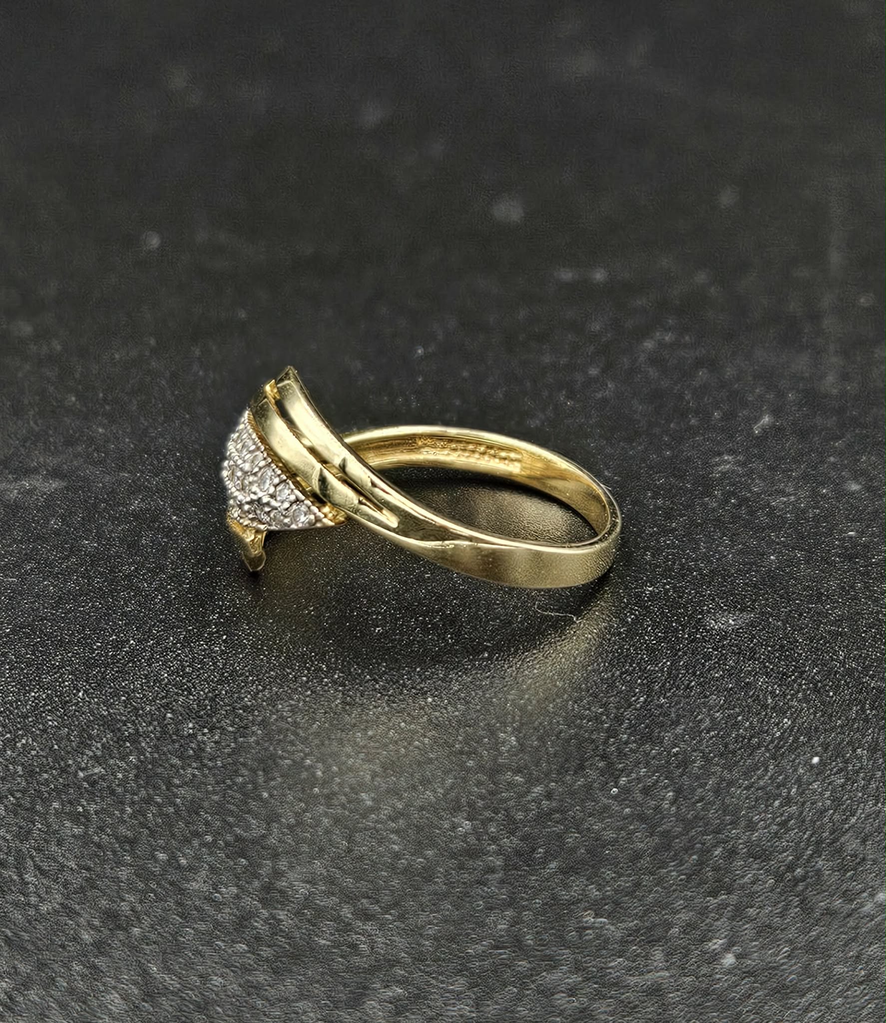 9ct Yellow Gold Diamond Eye Style Ring