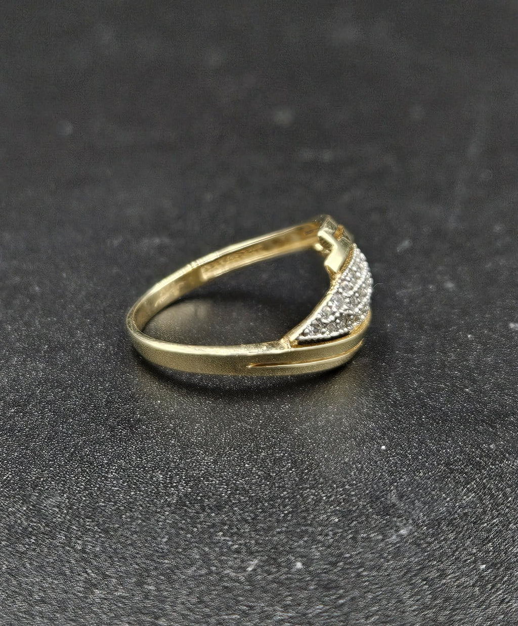 9ct Yellow Gold Diamond Eye Style Ring