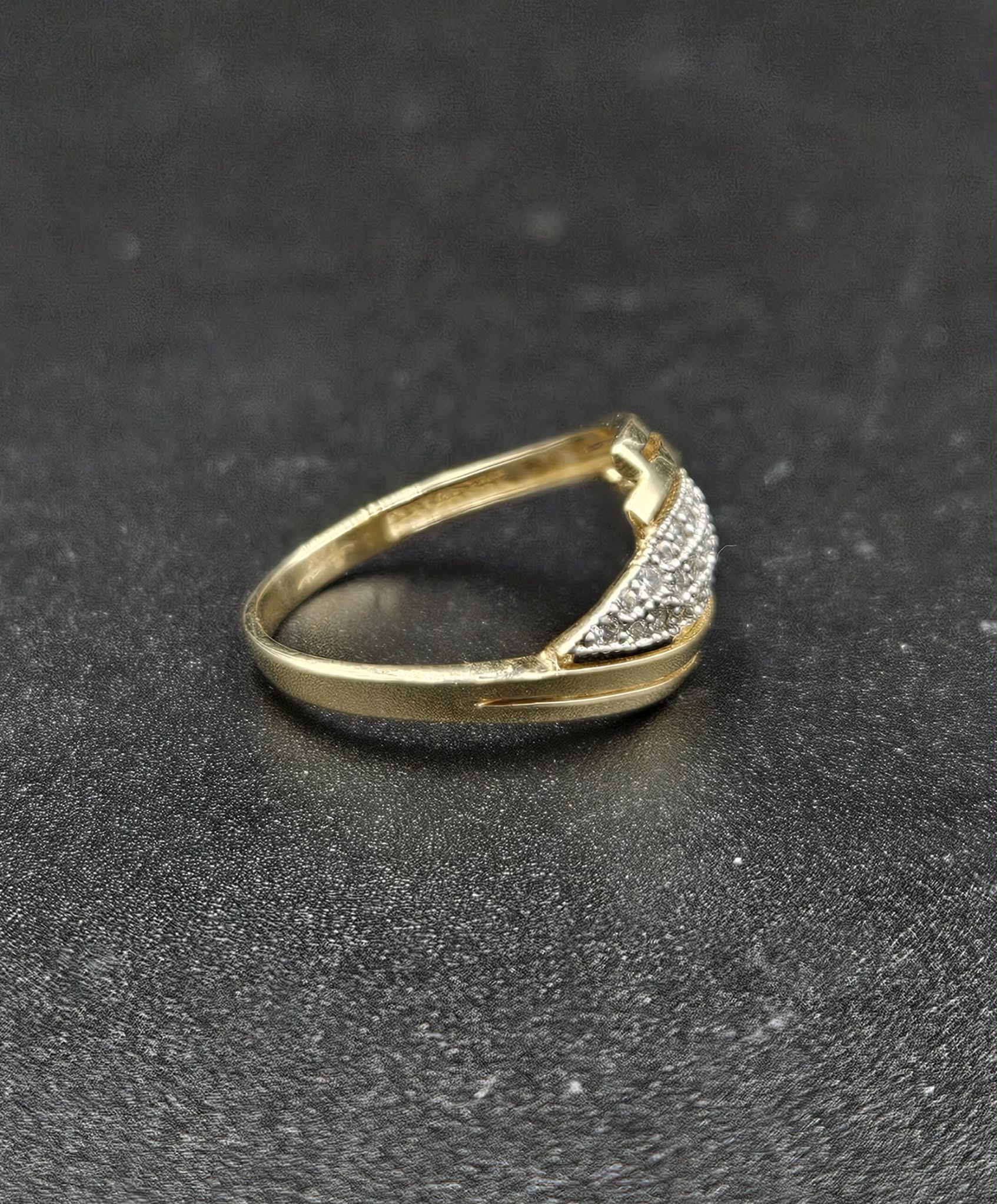 9ct Yellow Gold Diamond Eye Style Ring