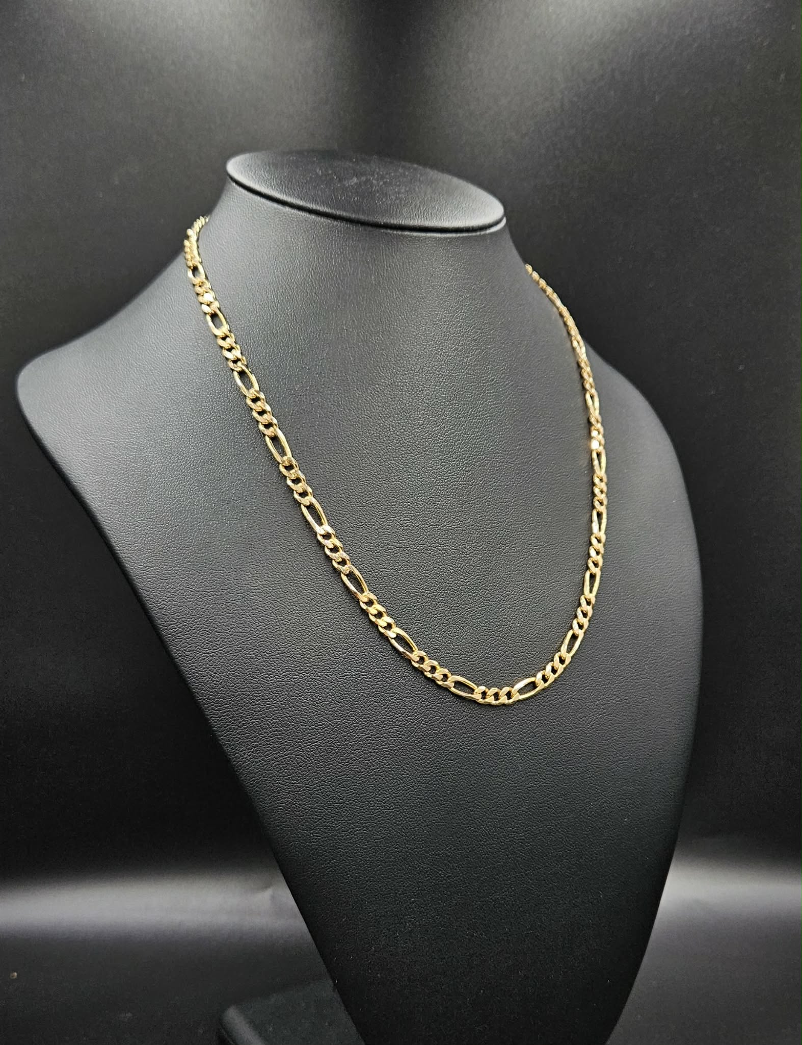 9ct Yellow Gold Figaro Style Chain