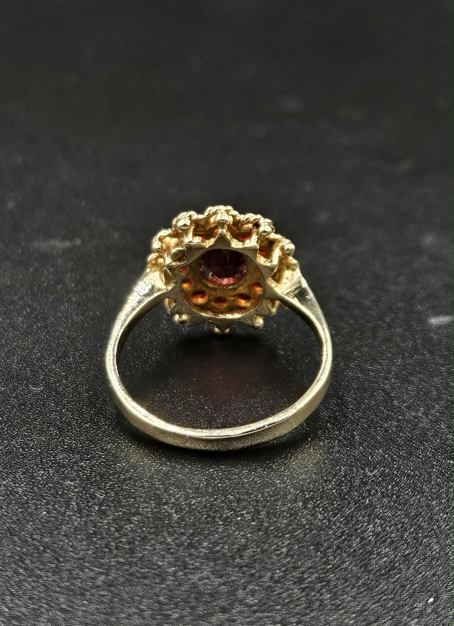 9ct Yellow Gold Garnet Ring