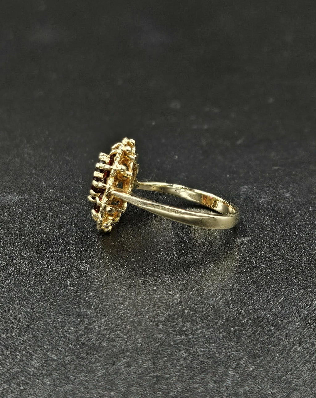 9ct Yellow Gold Garnet Ring