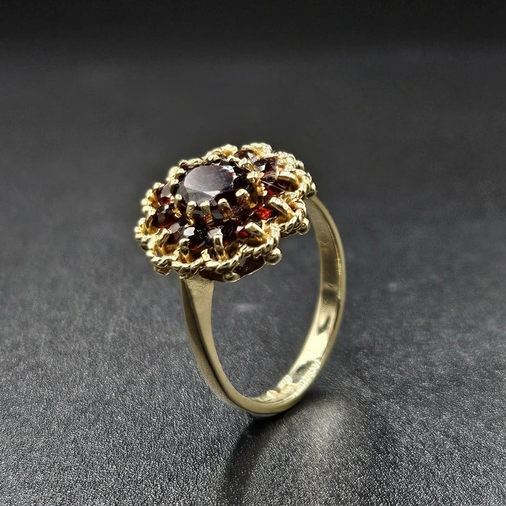 9ct Yellow Gold Garnet Ring