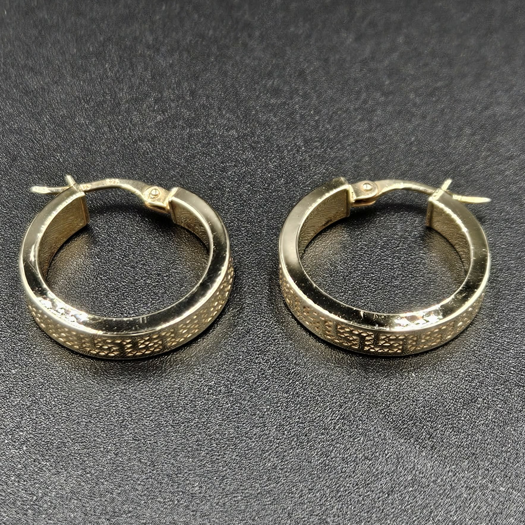 9ct Yellow Gold Greek Lined Patterned Earrings