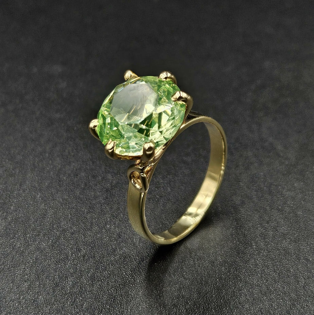 9ct Yellow Gold Green Stone