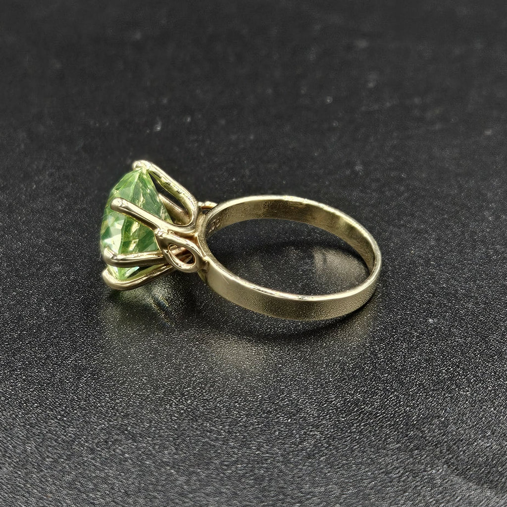 9ct Yellow Gold Green Stone