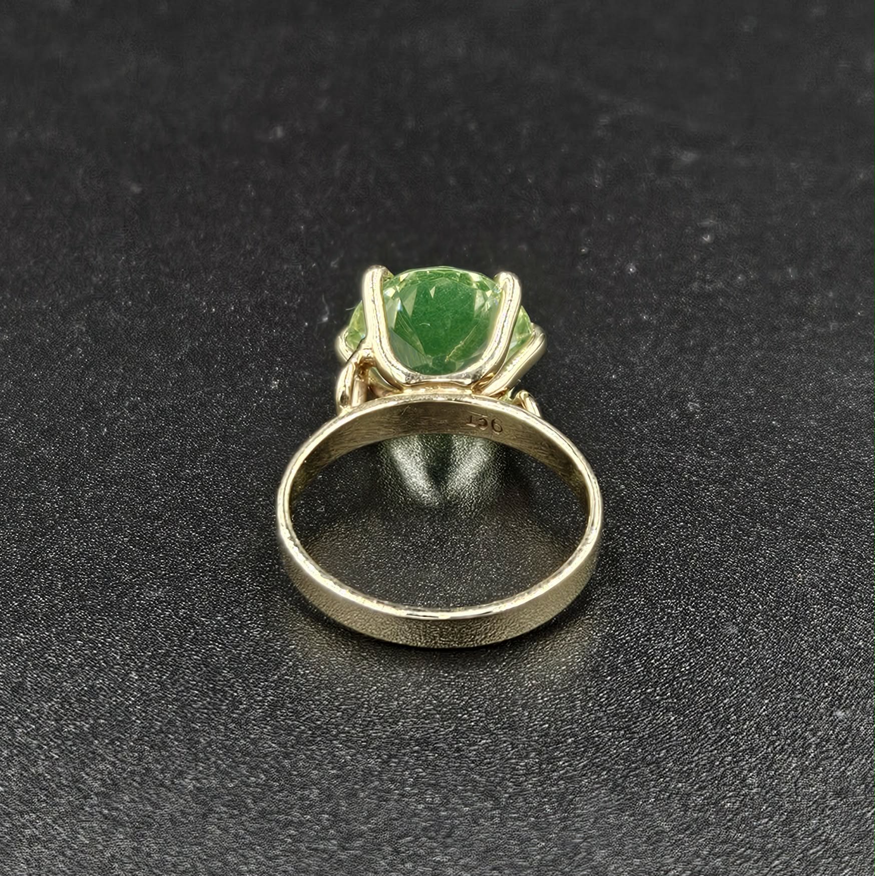 9ct Yellow Gold Green Stone