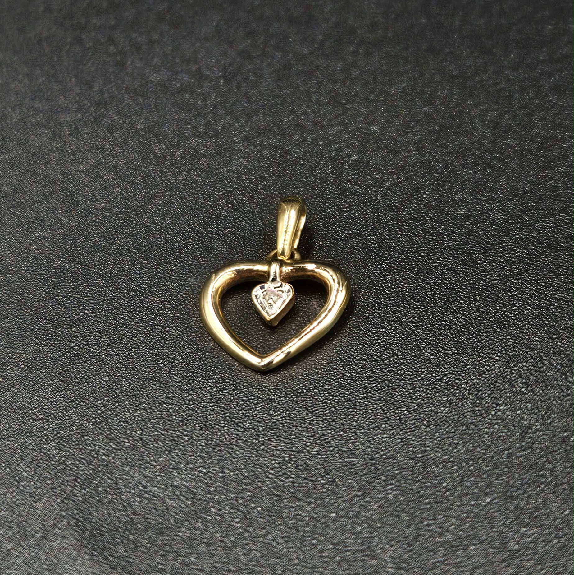 9ct Yellow Gold Diamond Heart Pendant