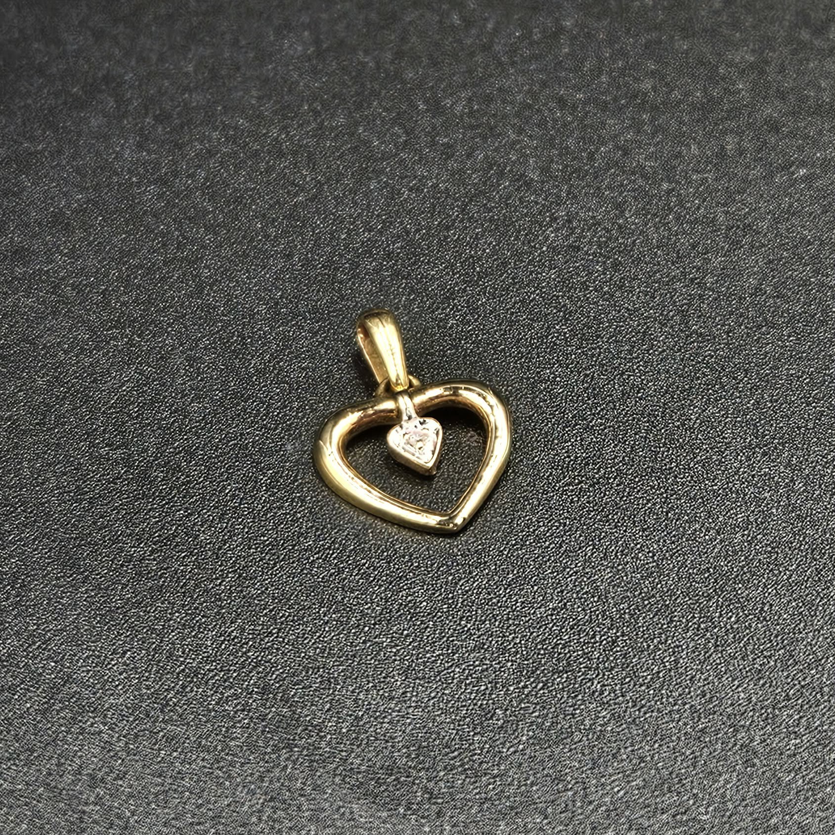 9ct Yellow Gold Diamond Heart Pendant