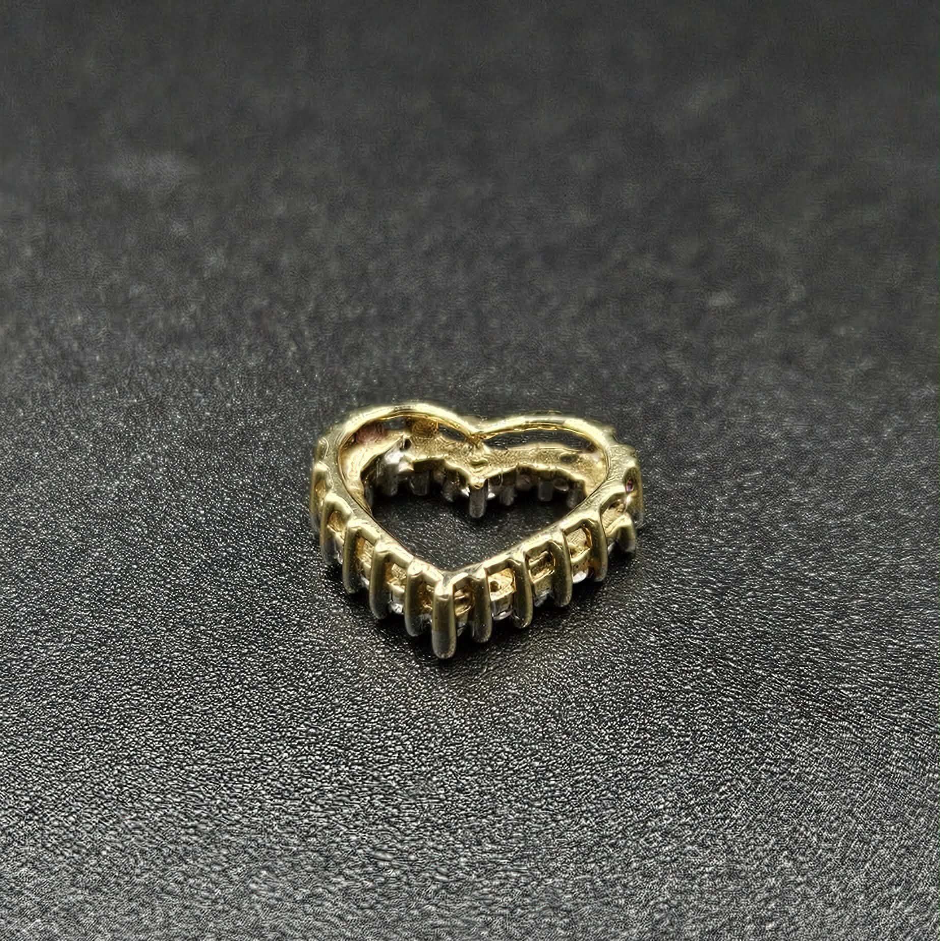9ct Yellow Gold Diamond Heart Pendant
