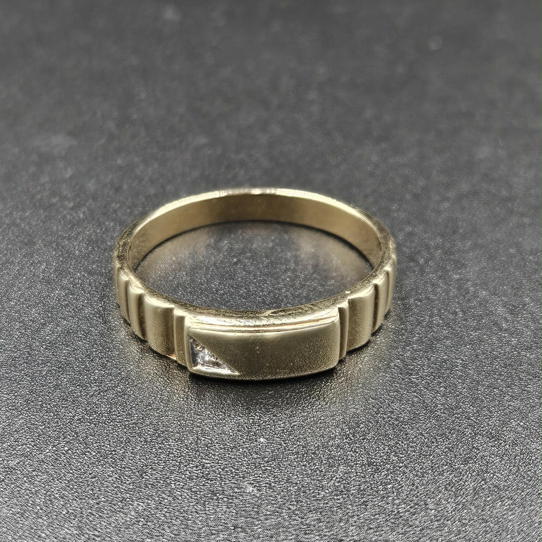 9ct Yellow Gold Diamond Mens Ring