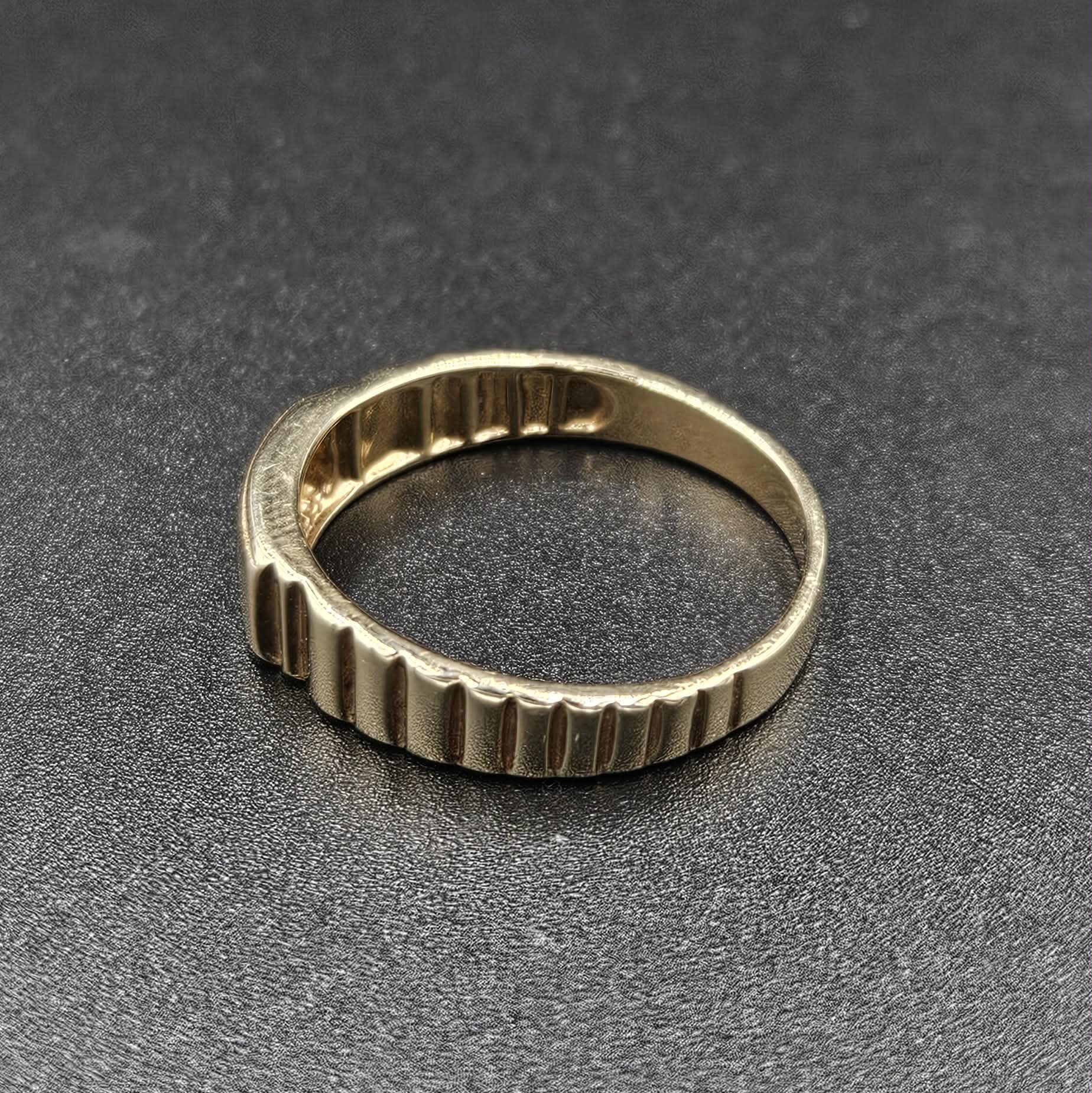 9ct Yellow Gold Diamond Mens Ring