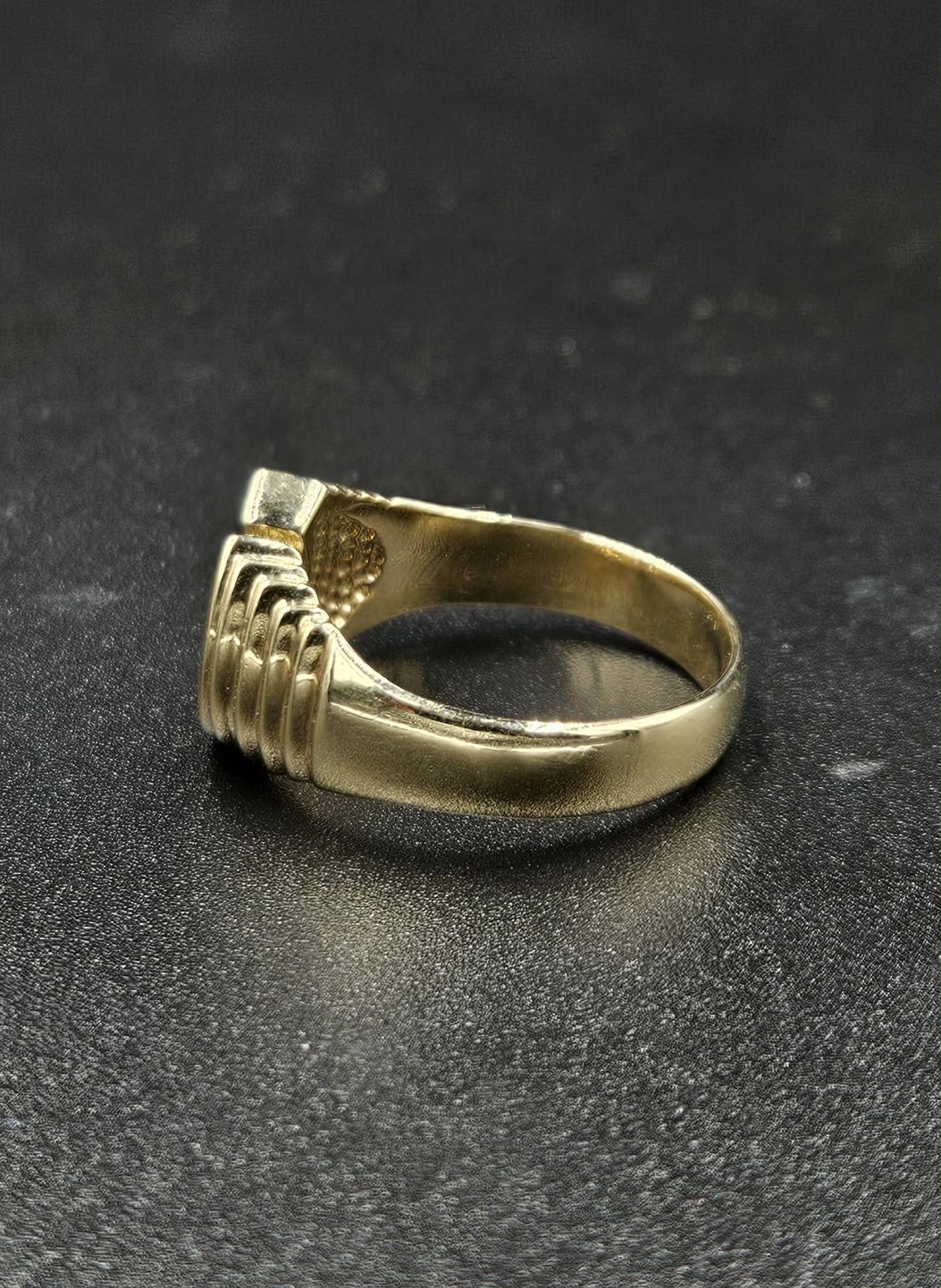 9ct Yellow Gold Diamond Horseshoe Ring