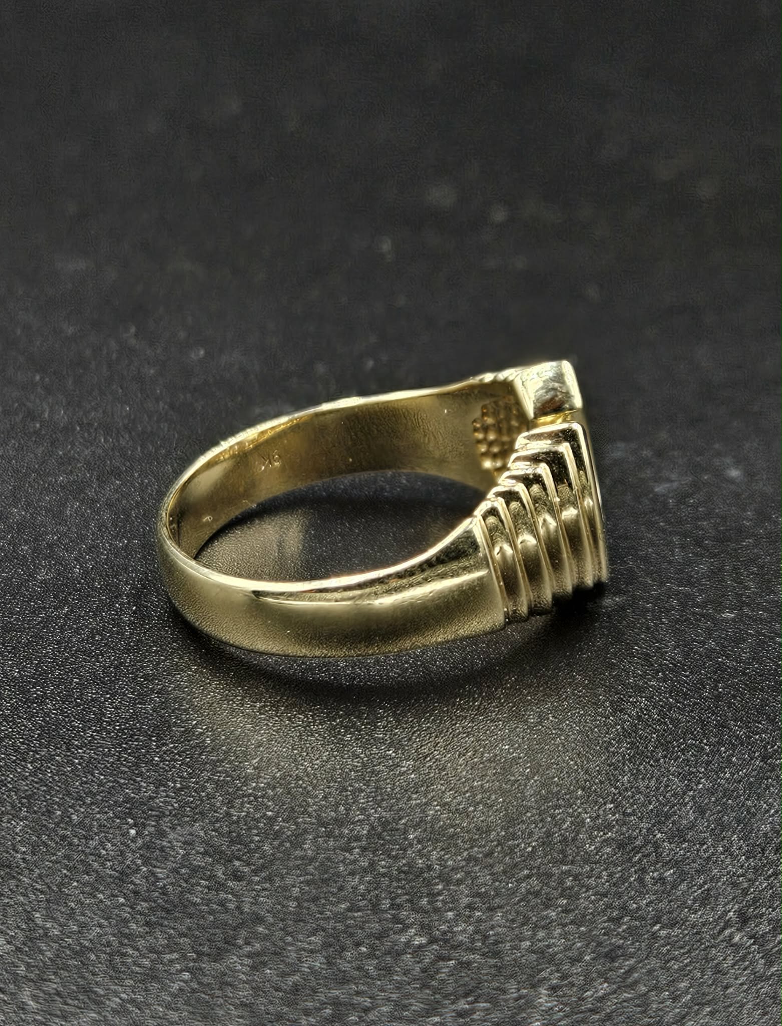 9ct Yellow Gold Diamond Horseshoe Ring