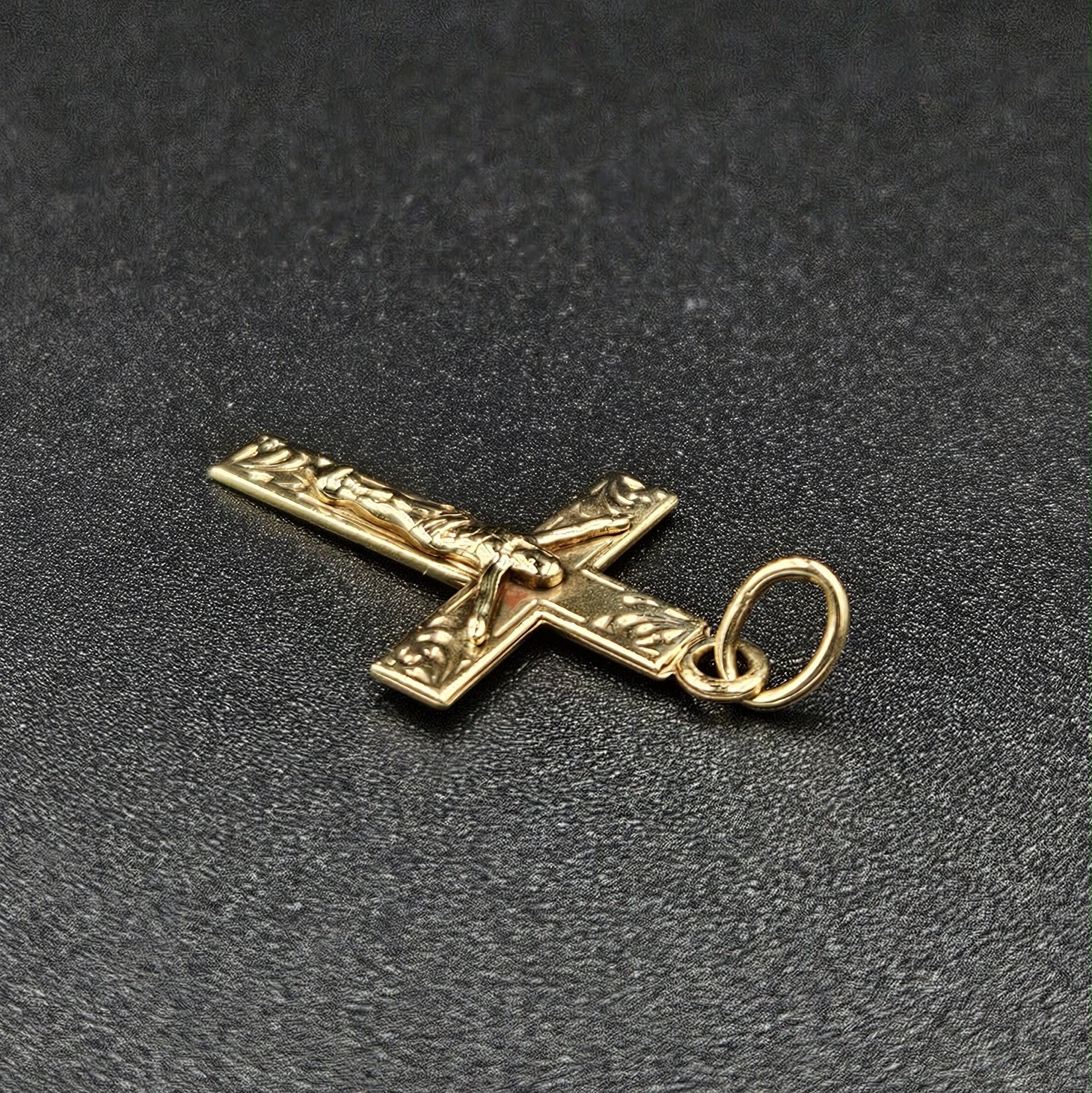 9ct Yellow Gold Cross Pendant