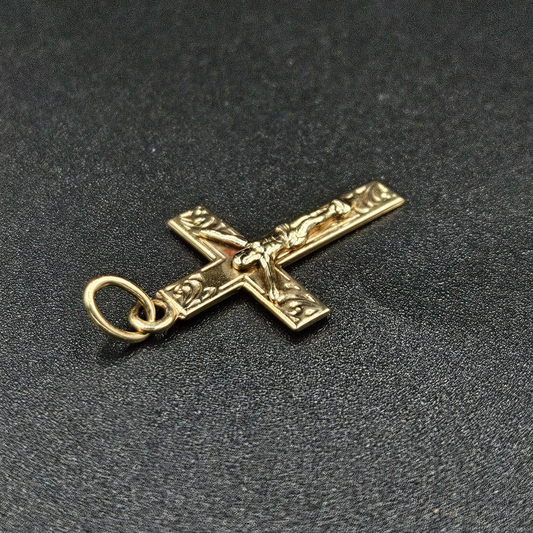 9ct Yellow Gold Cross Pendant