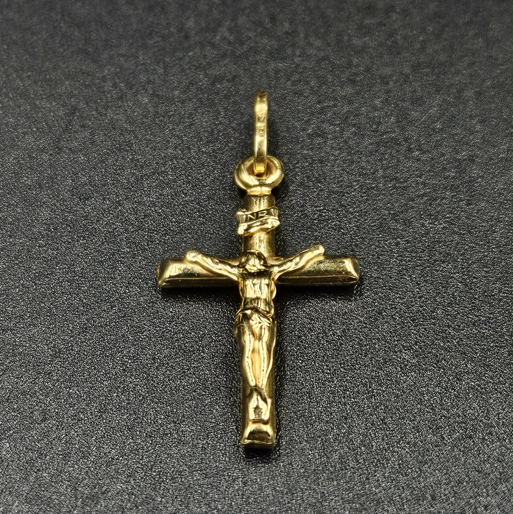 18ct Yellow Gold Jesus Cross Pendant