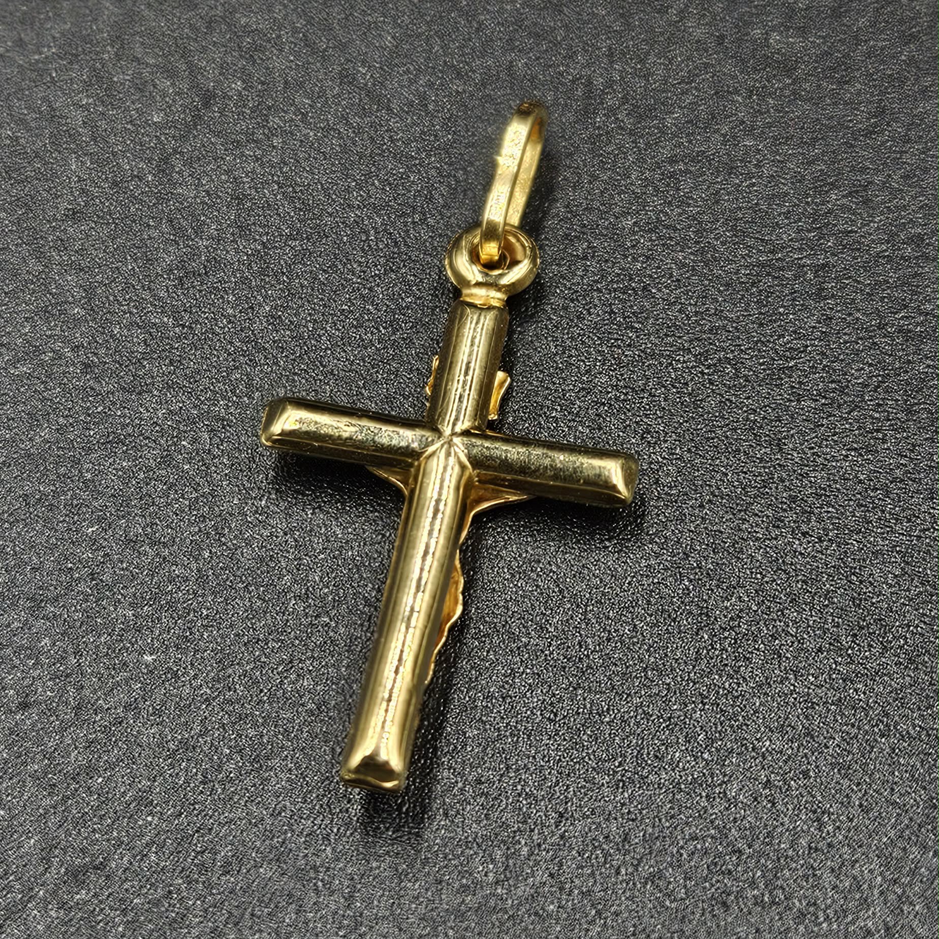 18ct Yellow Gold Jesus Cross Pendant