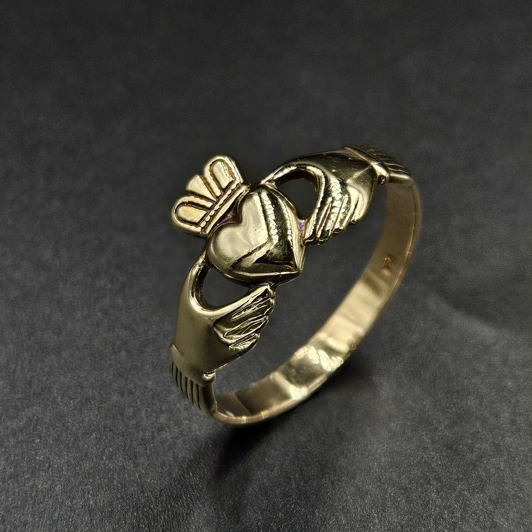 9ct Yellow gold Heart, Crown & Hands Ring