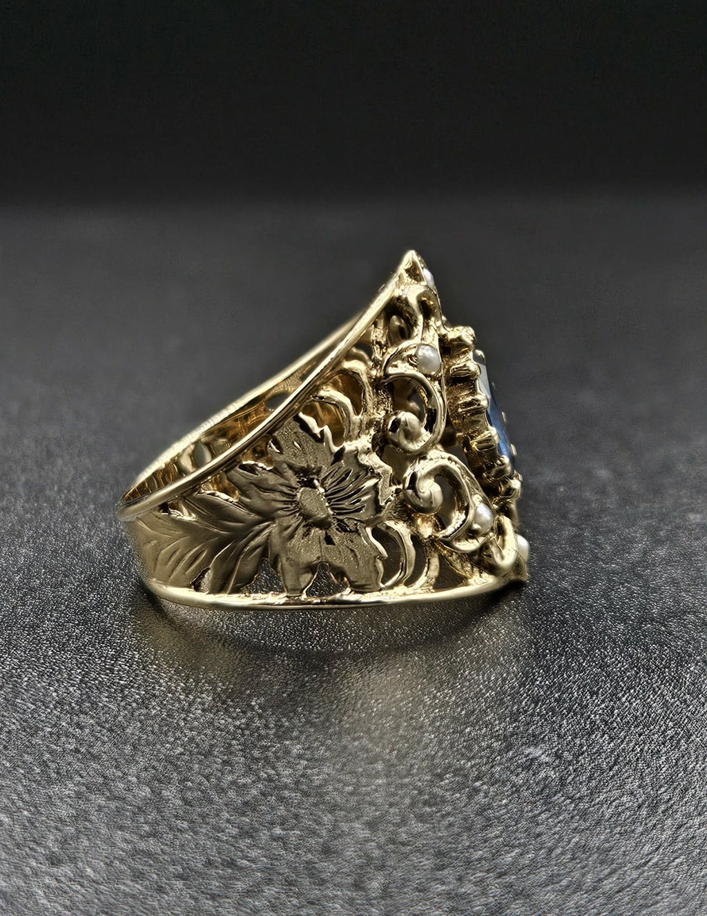 9ct Yellow Gold Blue Sapphire Ring