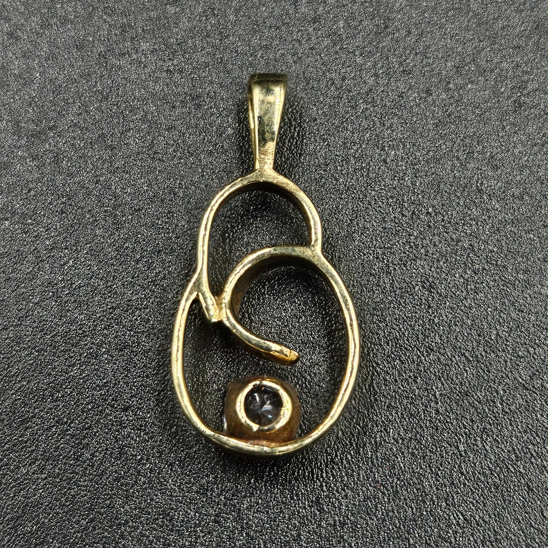 9ct Yellow Gold Cubic Zirconia Pendant