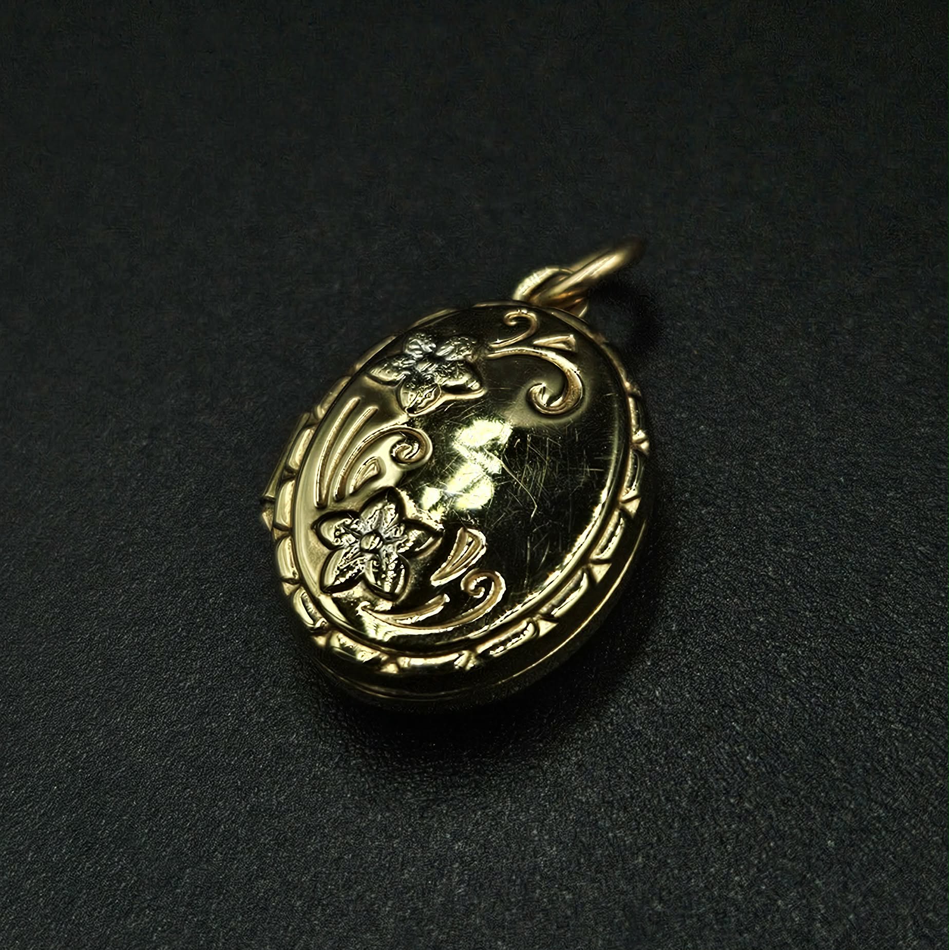 9ct Yellow Gold Photo Locket