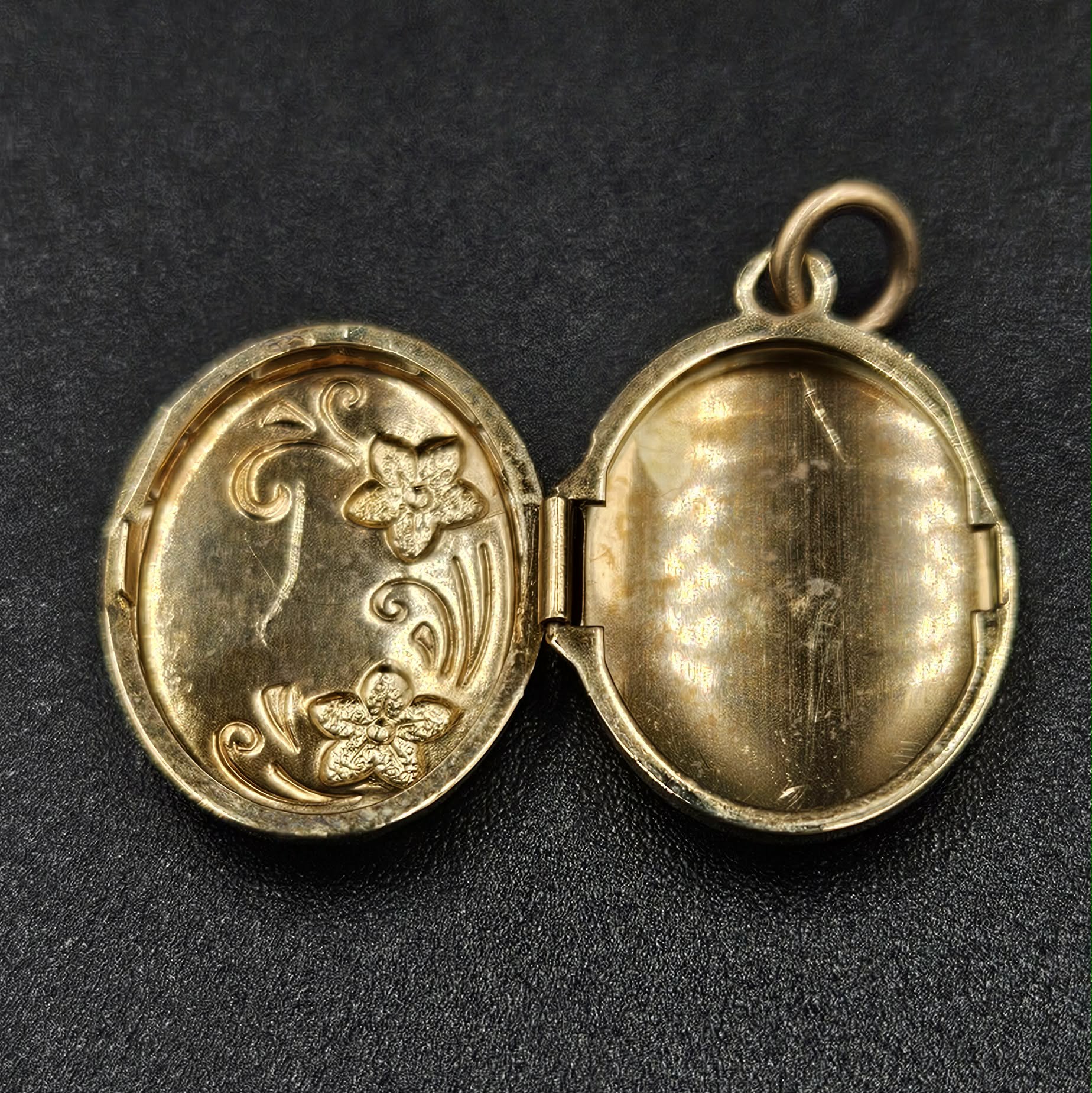 9ct Yellow Gold Photo Locket
