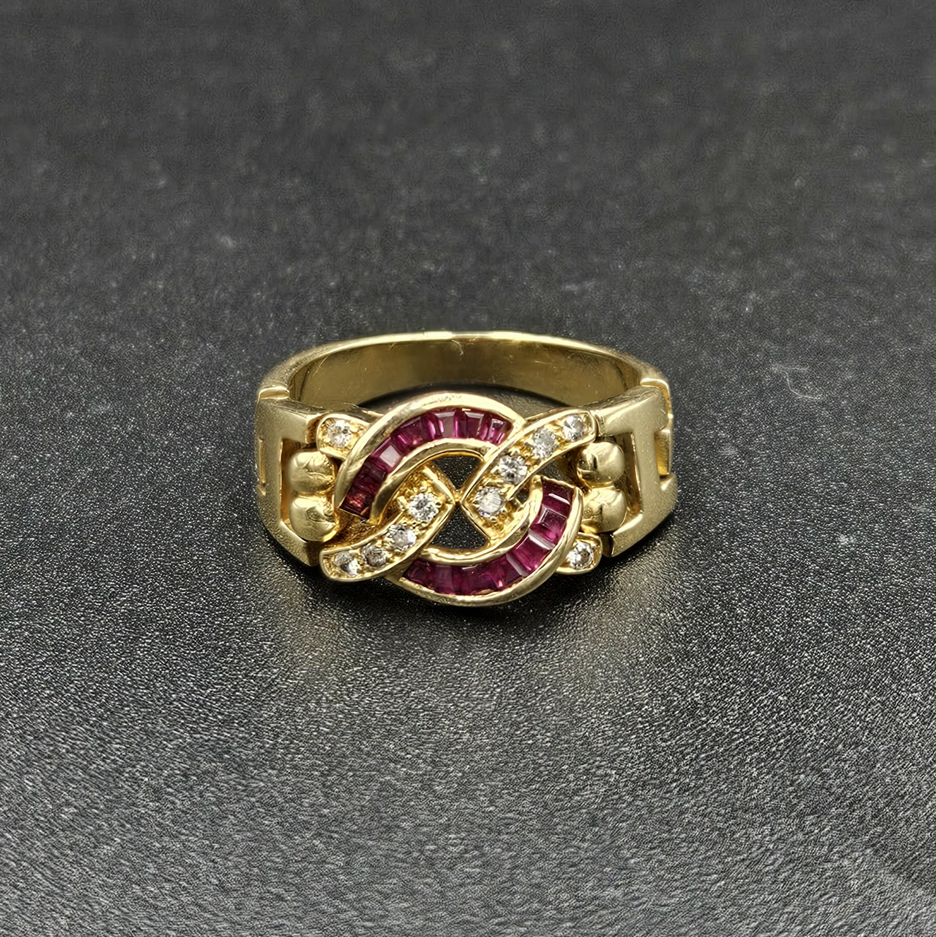 18ct Yellow Gold Moving Hinged Ring