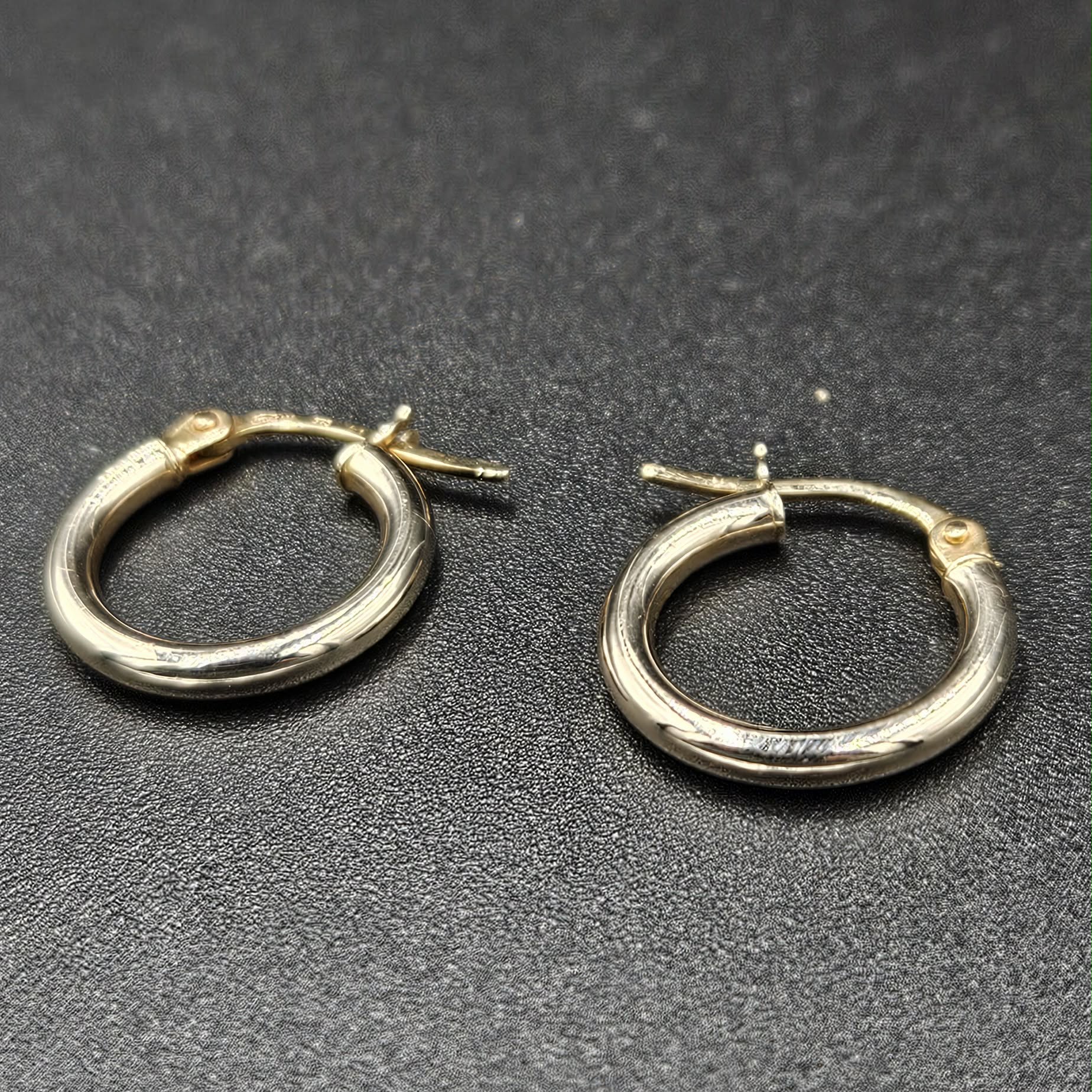 9ct Yellow Gold Tube Huggie Earrings