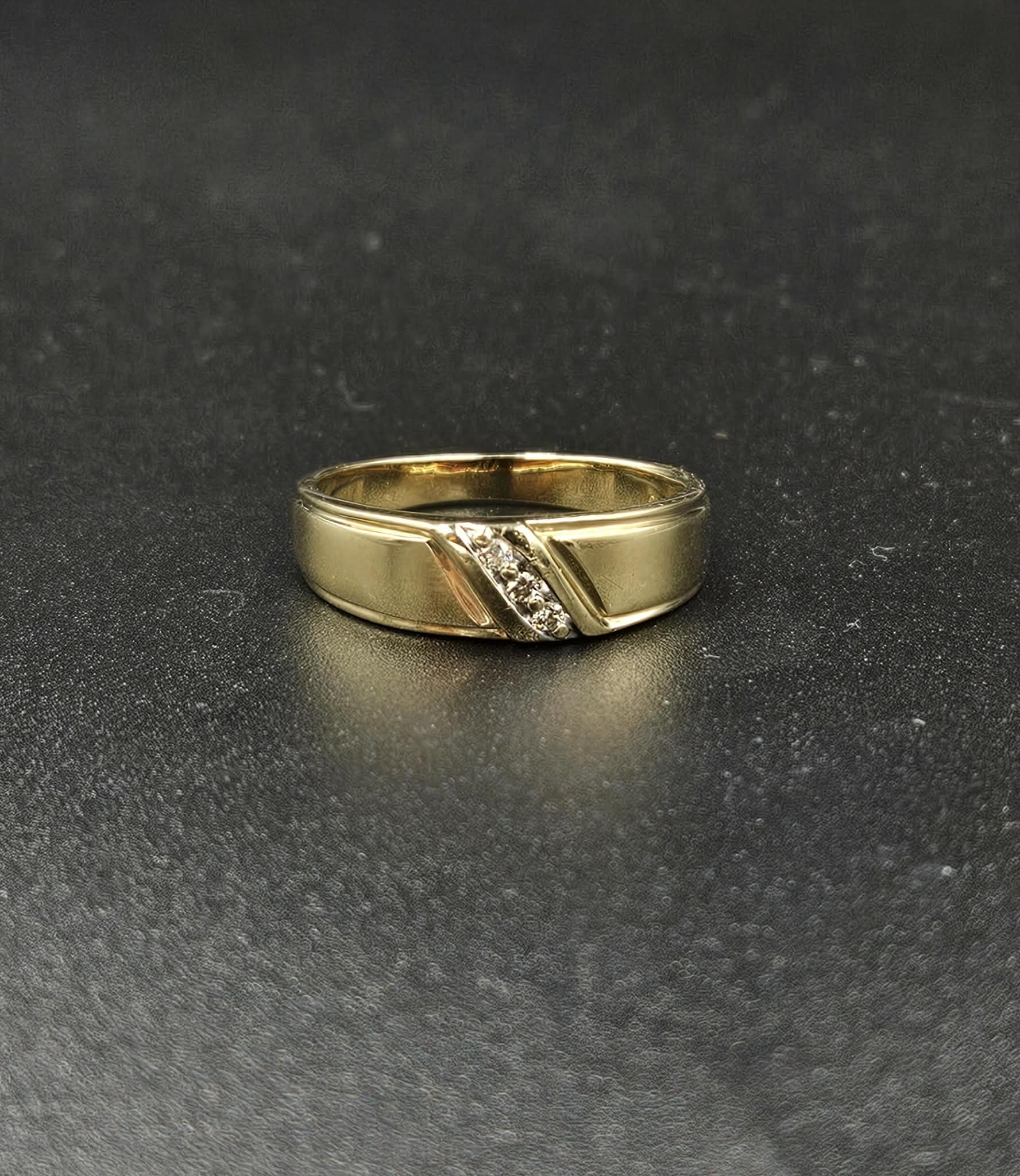 9ct Yellow Gold Diamond Ring